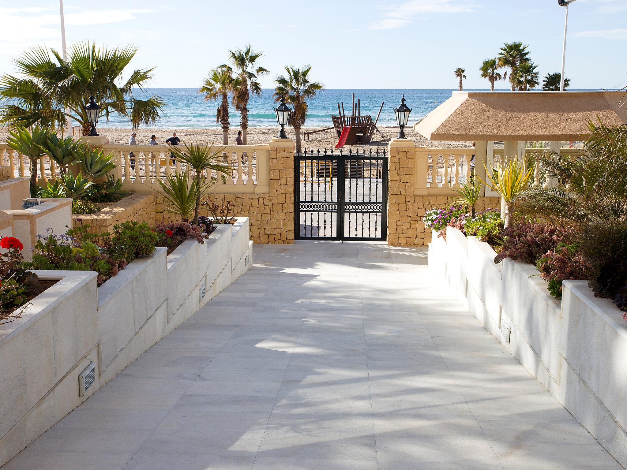 Photo 2 - Appartement de 2 chambres à Calp avec terrasse et vues à la mer