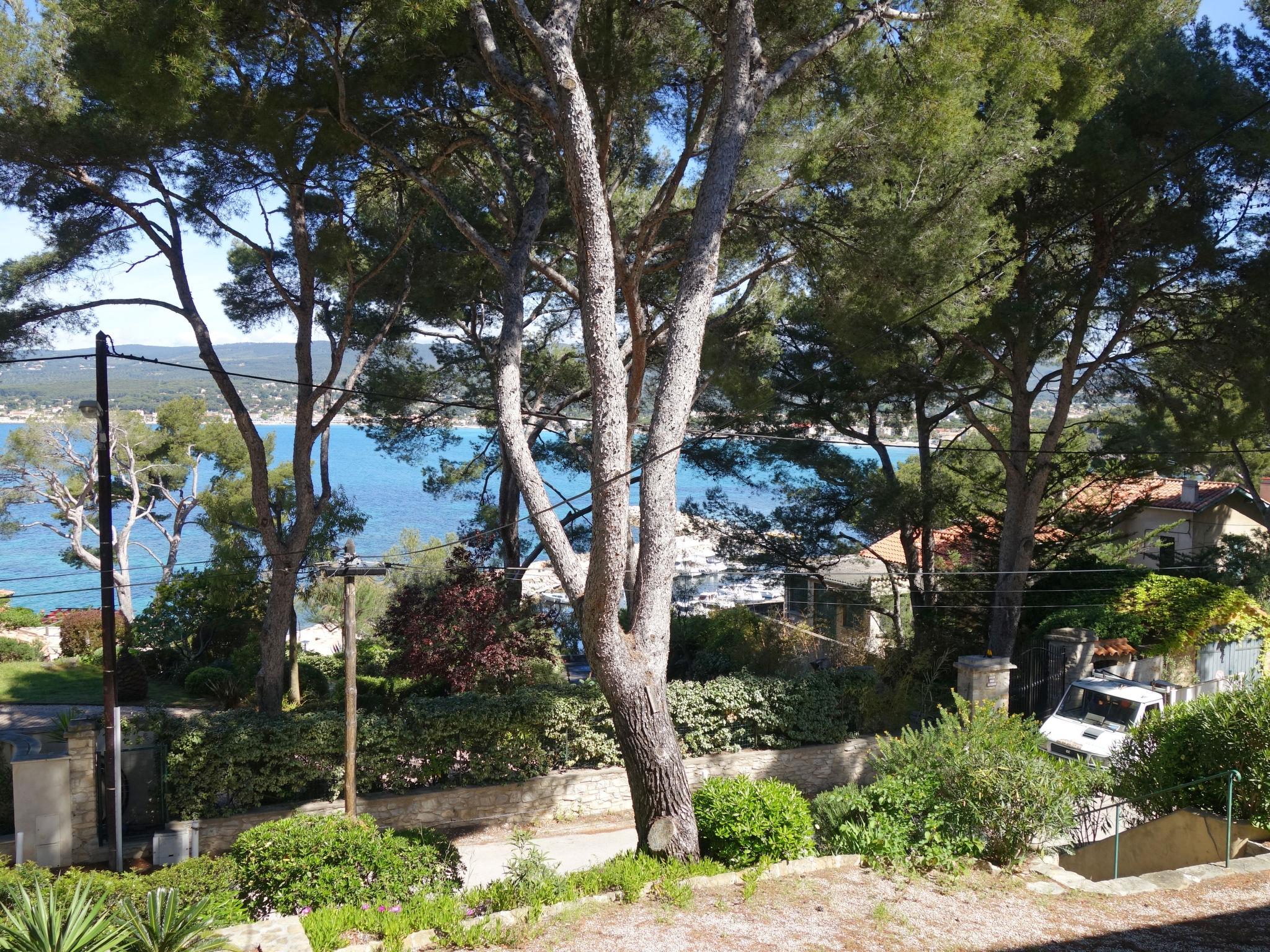 Foto 15 - Appartamento con 2 camere da letto a Saint-Cyr-sur-Mer con terrazza e vista mare