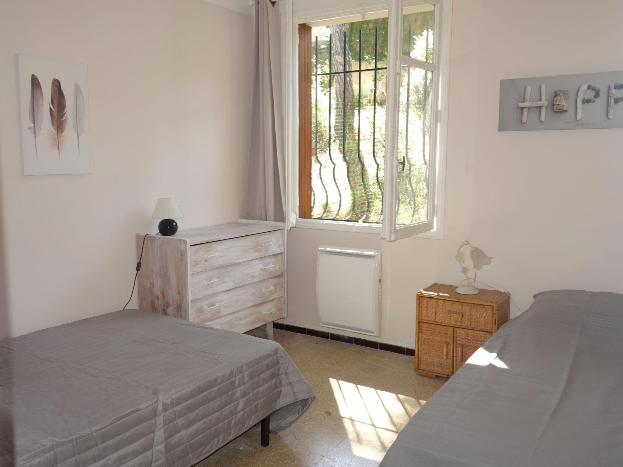 Foto 8 - Apartment mit 2 Schlafzimmern in Saint-Cyr-sur-Mer mit terrasse und blick aufs meer
