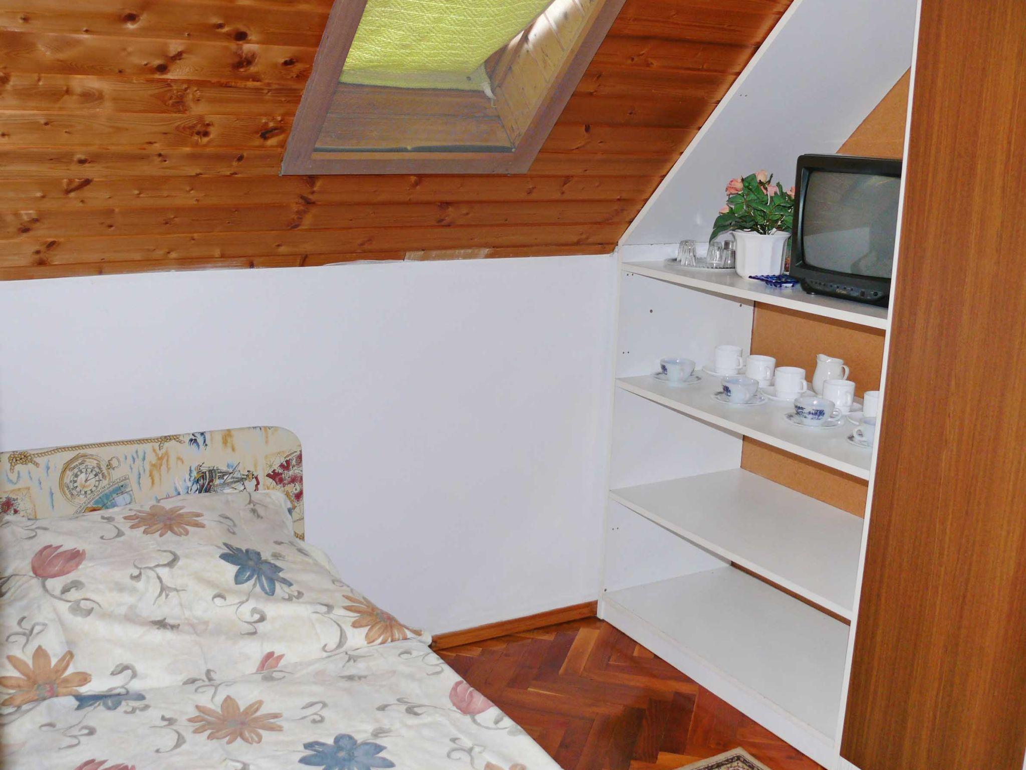 Photo 10 - 2 bedroom House in Balatonfenyves with garden