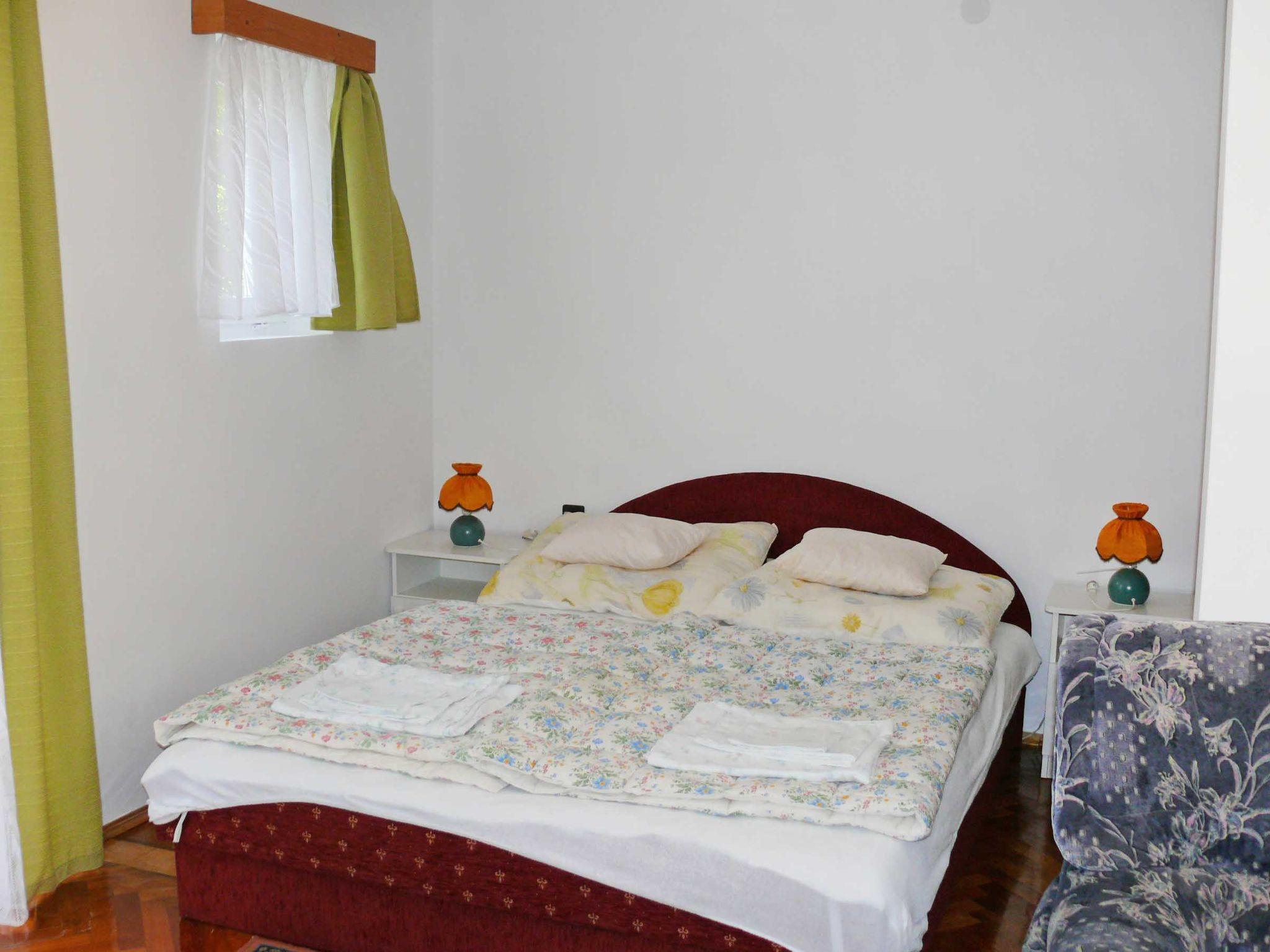 Foto 9 - Haus mit 2 Schlafzimmern in Balatonfenyves mit garten