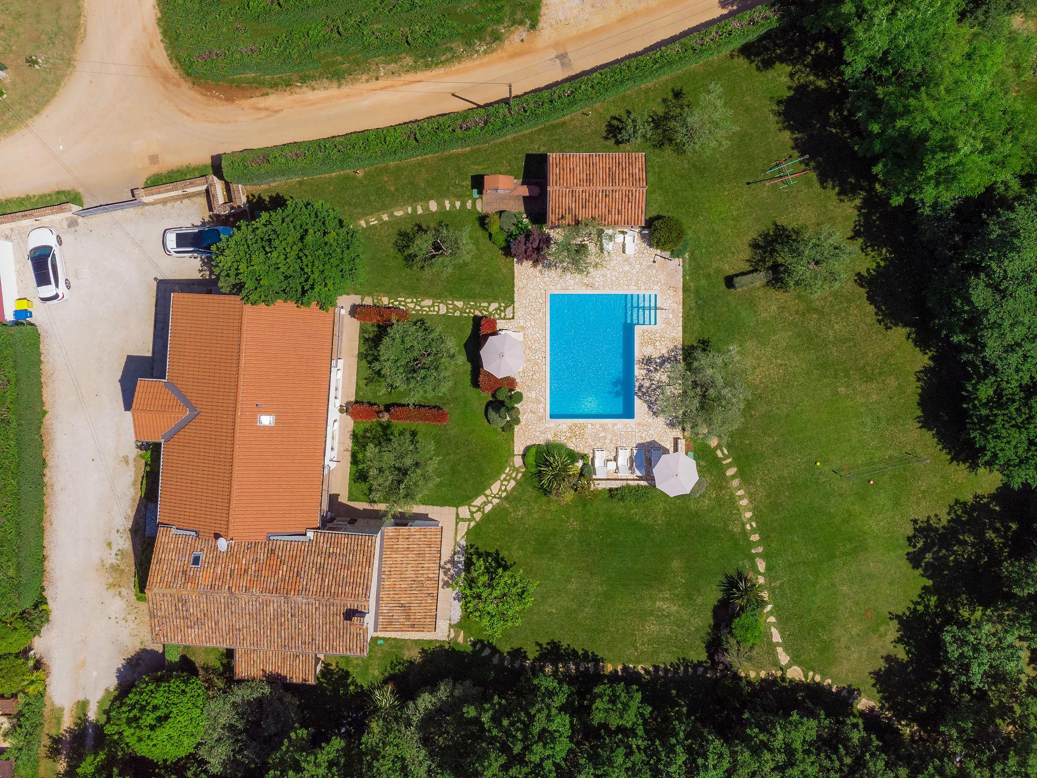 Photo 33 - Maison de 2 chambres à Tar-Vabriga avec piscine et jardin