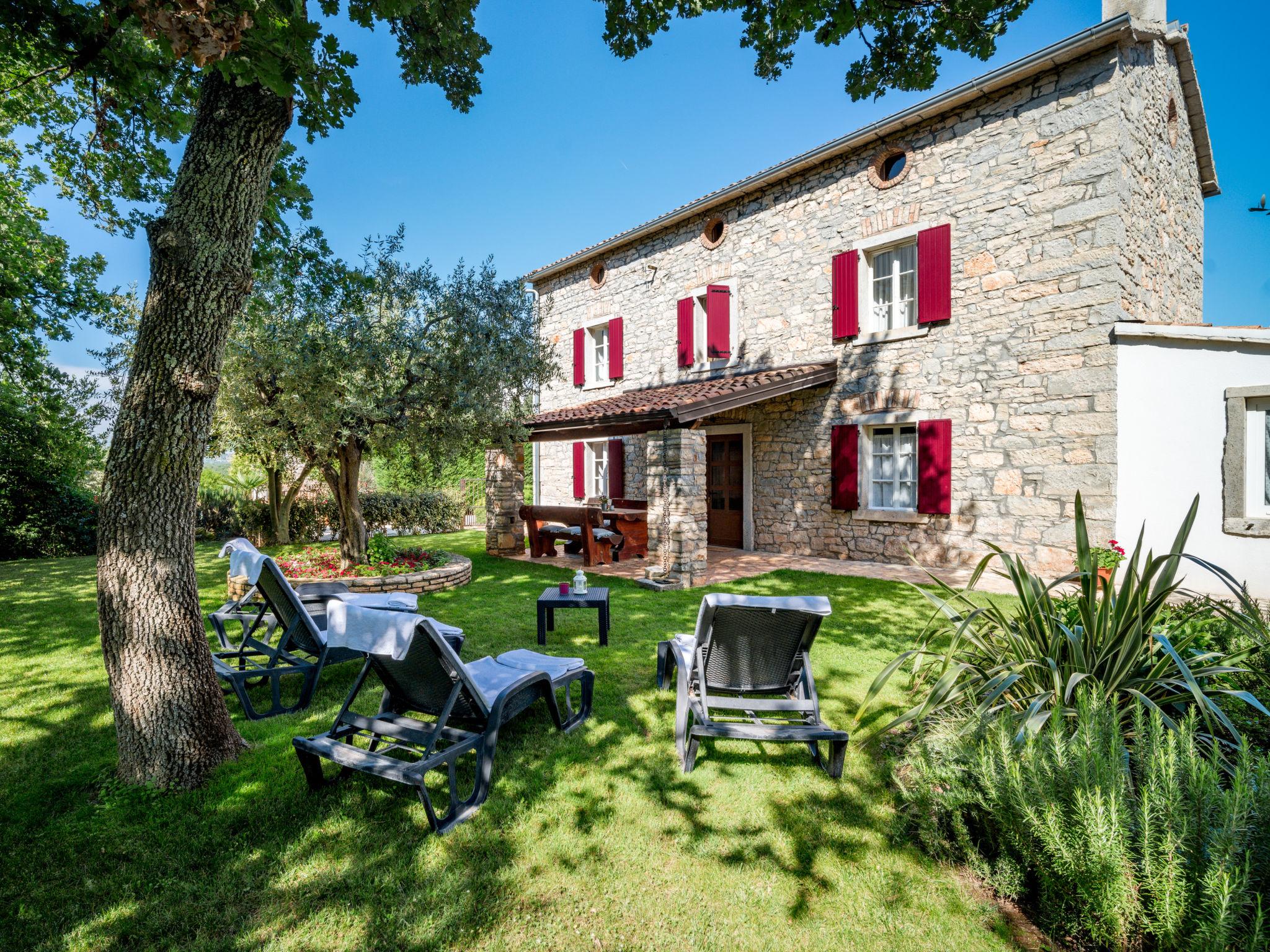 Foto 2 - Casa con 2 camere da letto a Tar-Vabriga con piscina e giardino