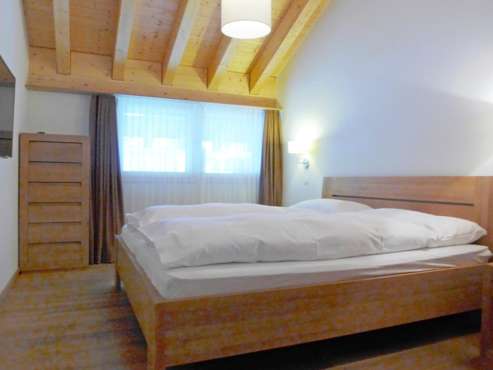 Foto 12 - Appartamento con 4 camere da letto a Zermatt