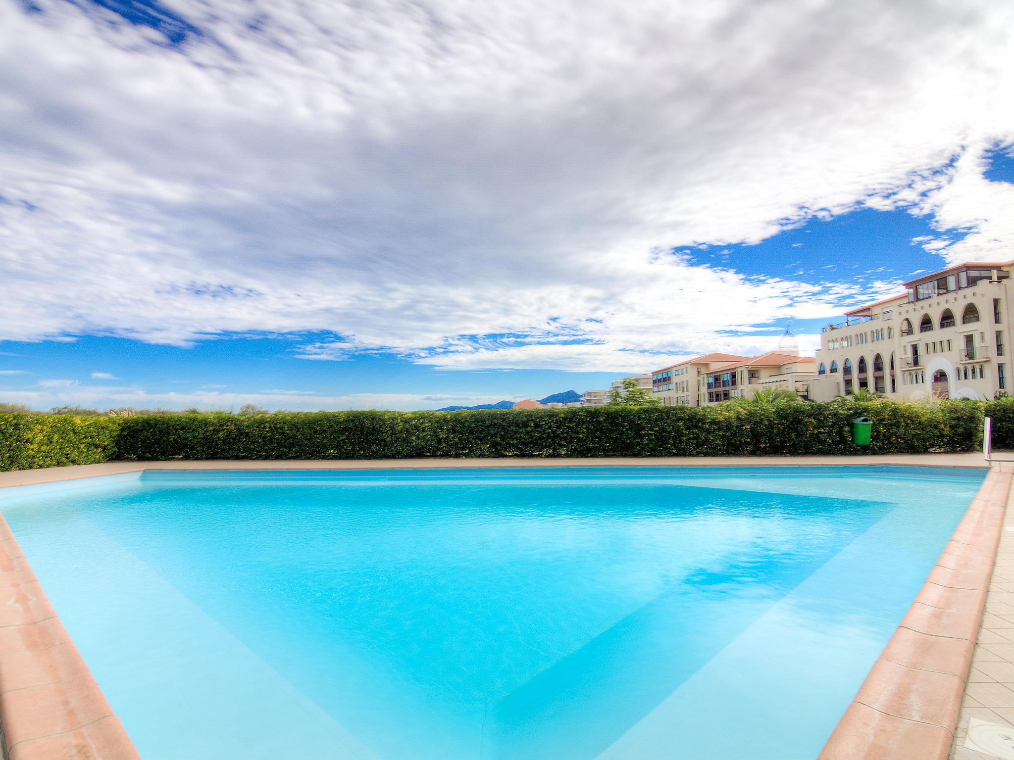 Foto 1 - Appartamento con 2 camere da letto a Saint-Cyprien con piscina e vista mare