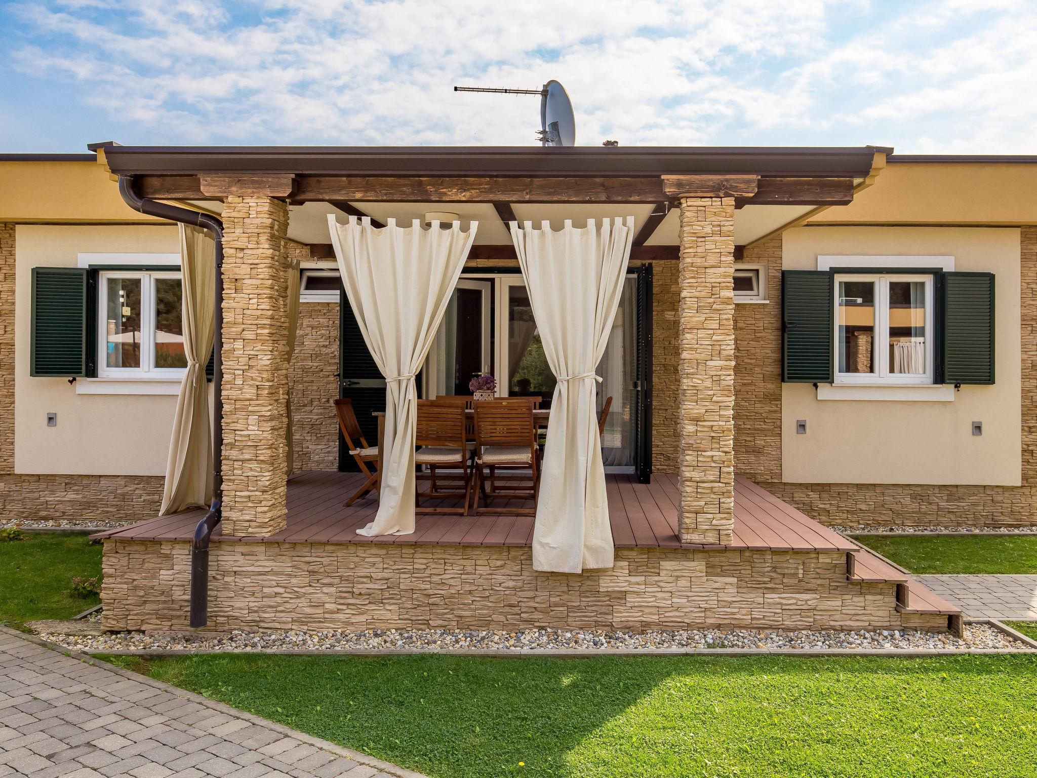 Foto 6 - Casa con 2 camere da letto a Rab con piscina e vista mare