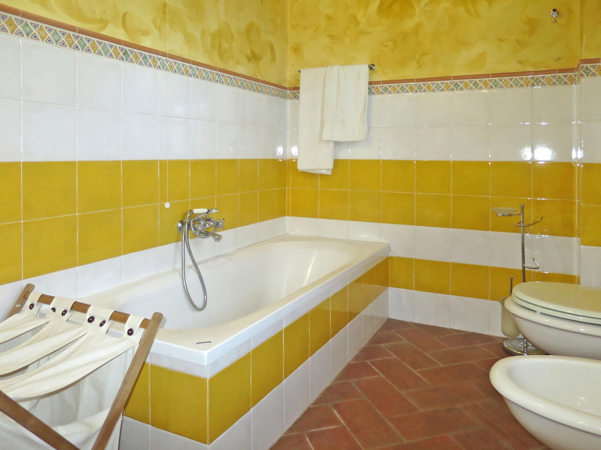 Foto 26 - Haus mit 4 Schlafzimmern in Volterra mit privater pool und garten