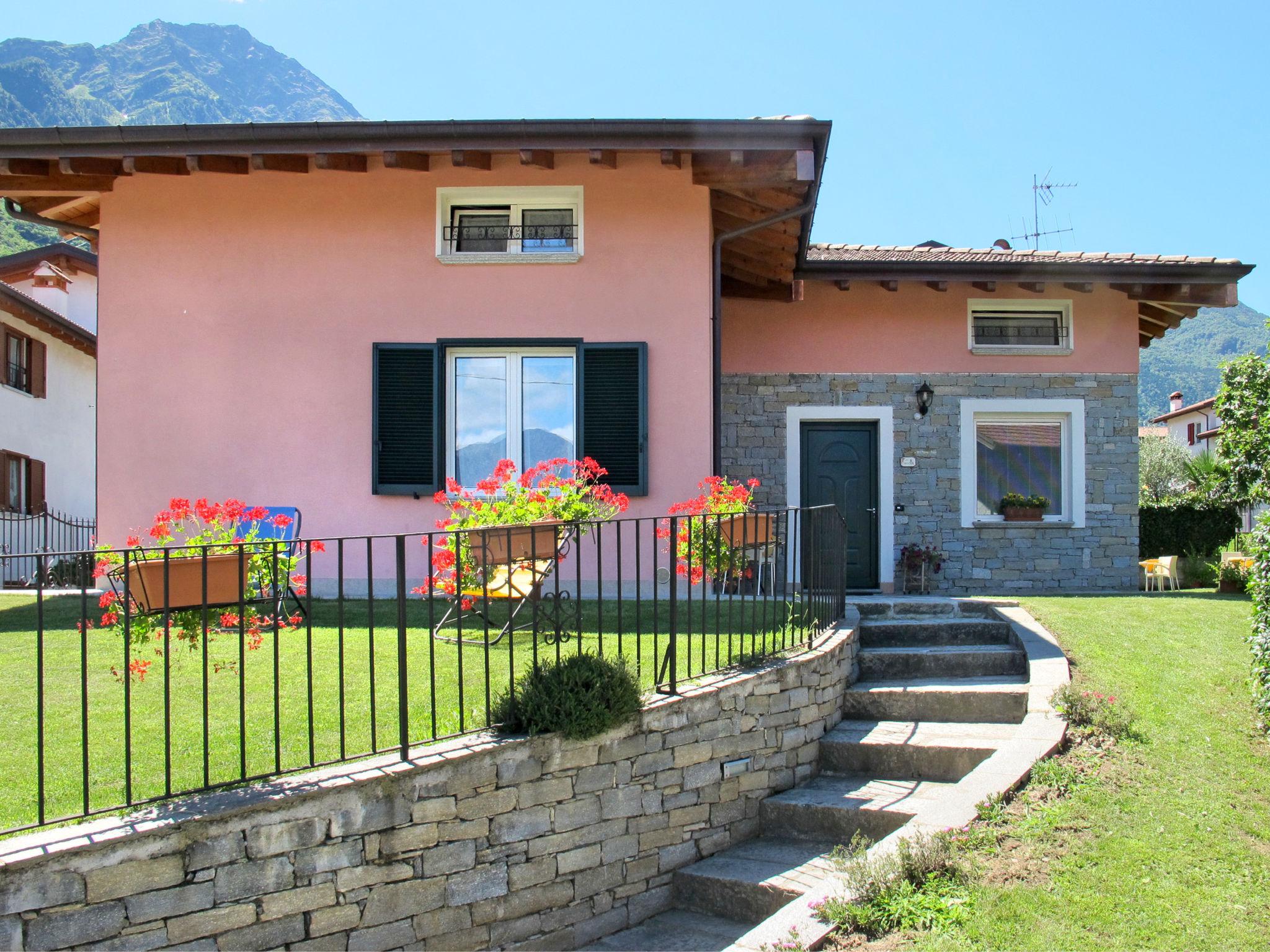 Foto 1 - Casa de 4 habitaciones en Colico con jardín y vistas a la montaña