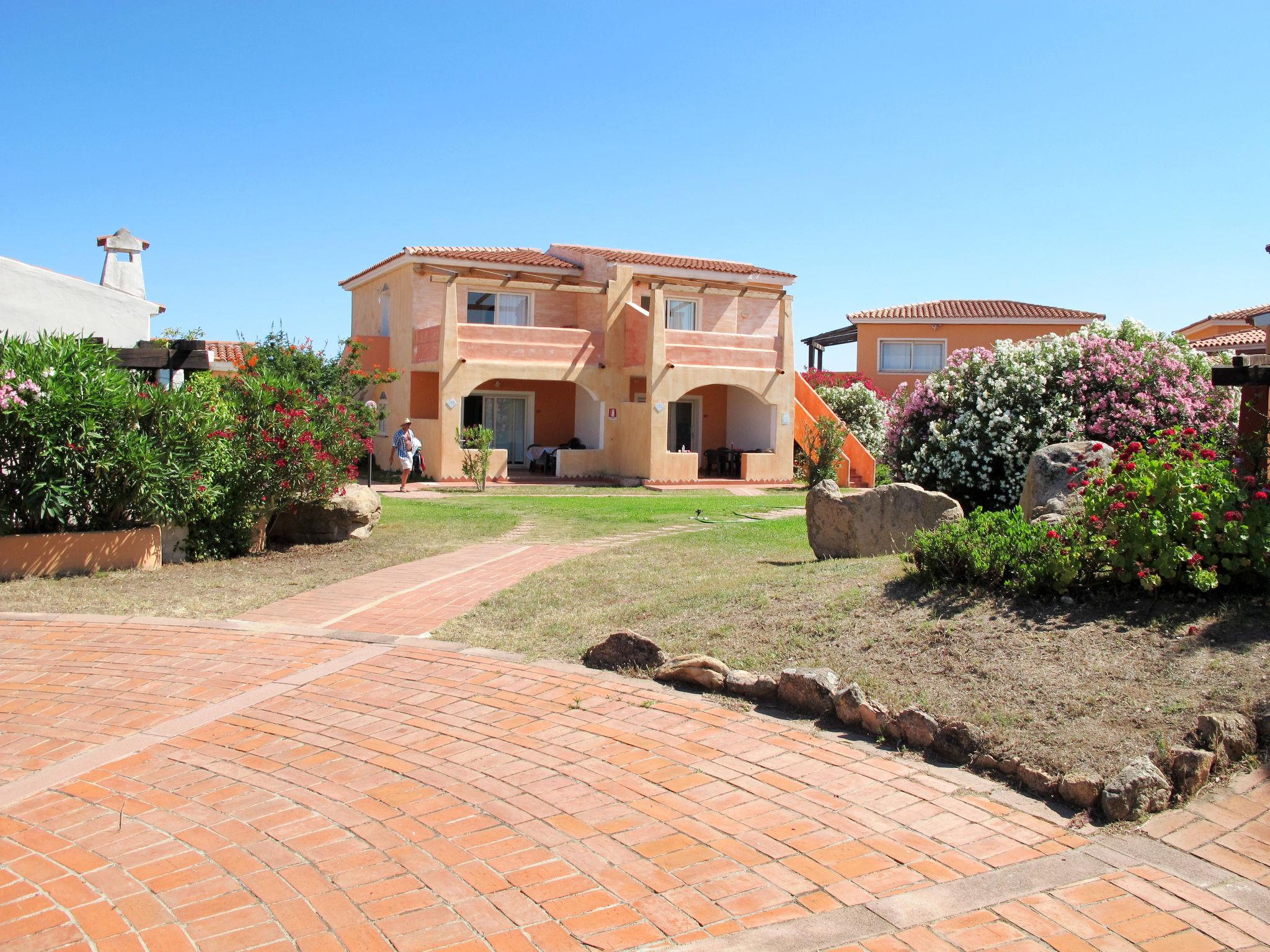 Foto 1 - Apartamento de 1 habitación en San Teodoro con piscina y vistas al mar