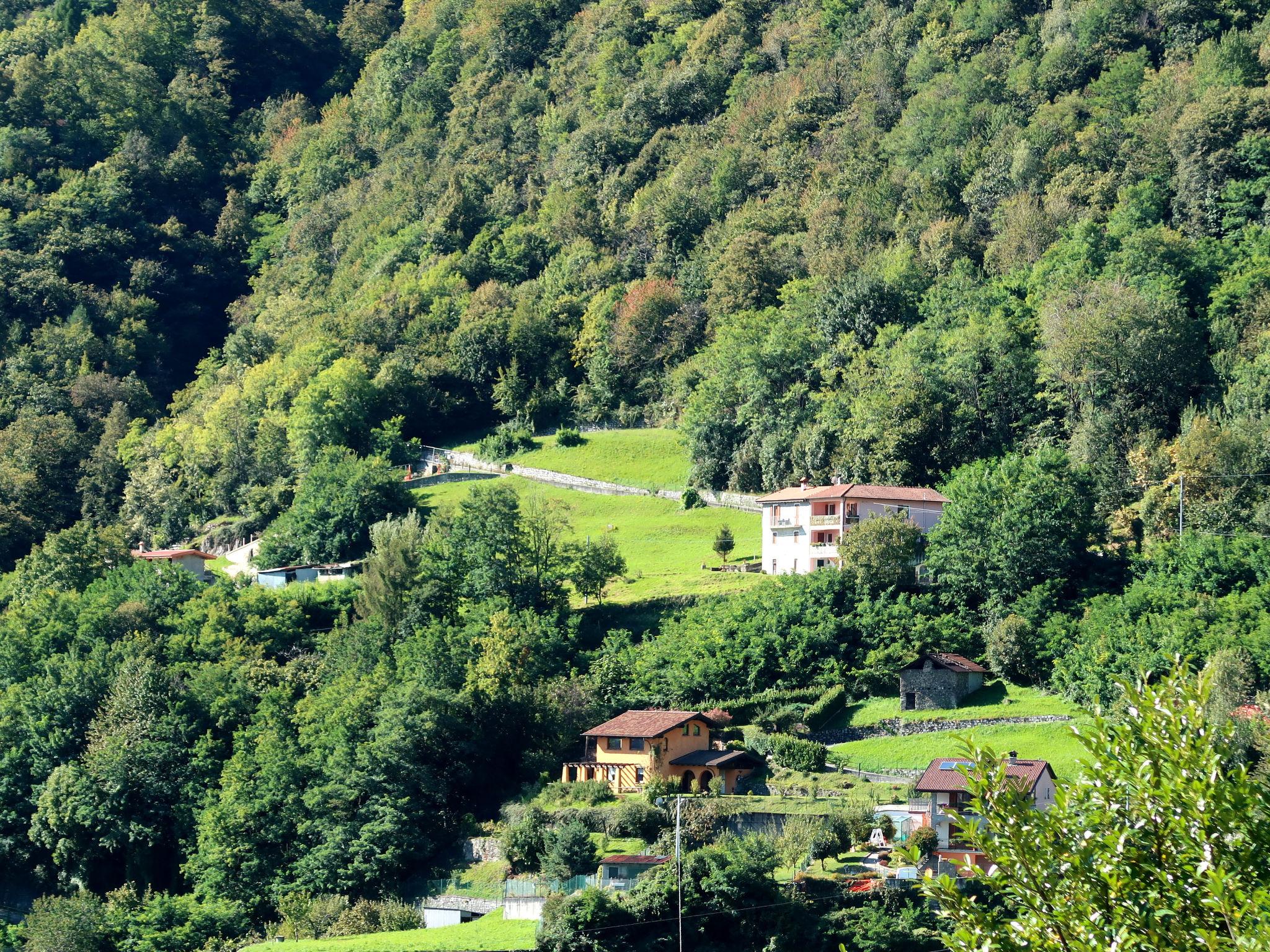 Foto 33 - Casa de 2 habitaciones en Dongo con piscina privada y vistas a la montaña