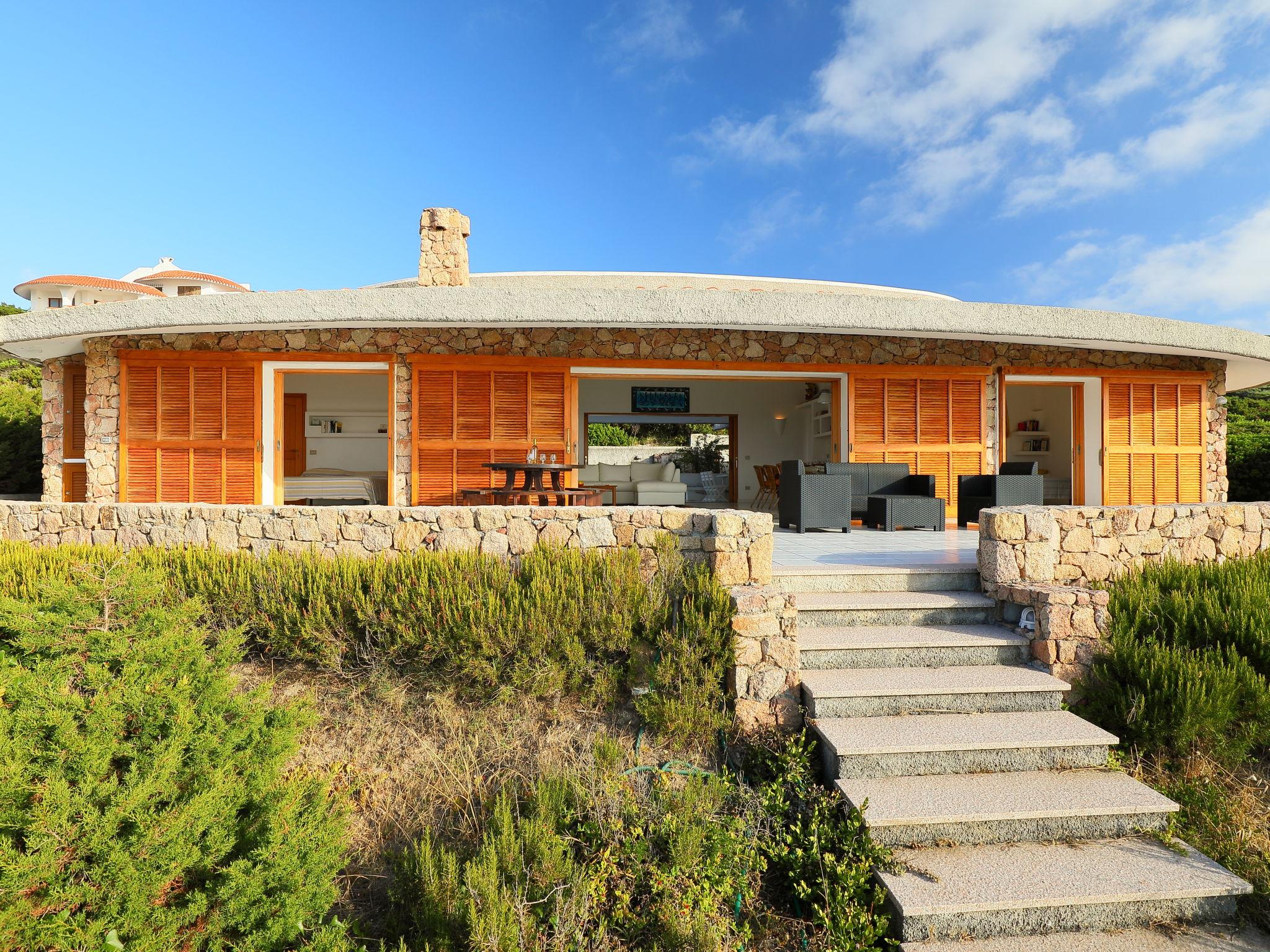 Photo 3 - Maison de 3 chambres à Aglientu avec jardin et vues à la mer