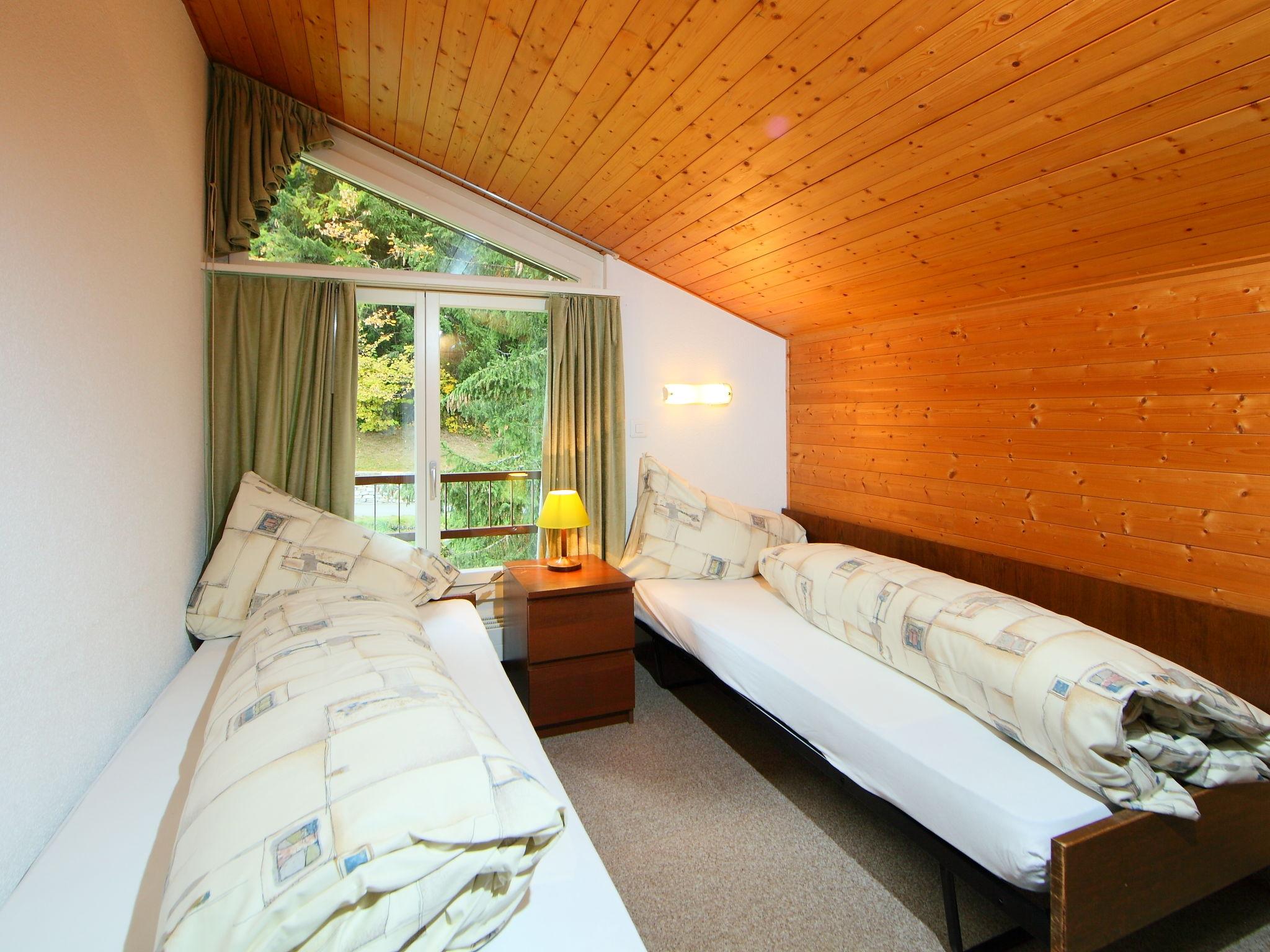 Foto 8 - Appartamento con 2 camere da letto a Leukerbad con vista sulle montagne