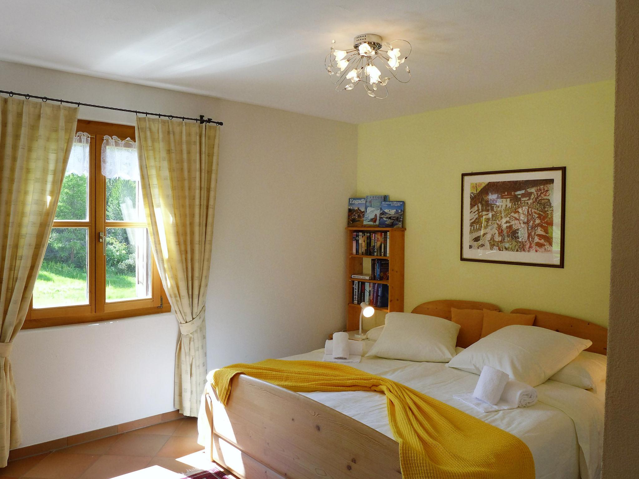 Foto 1 - Apartamento de 1 habitación en Bregaglia con vistas a la montaña