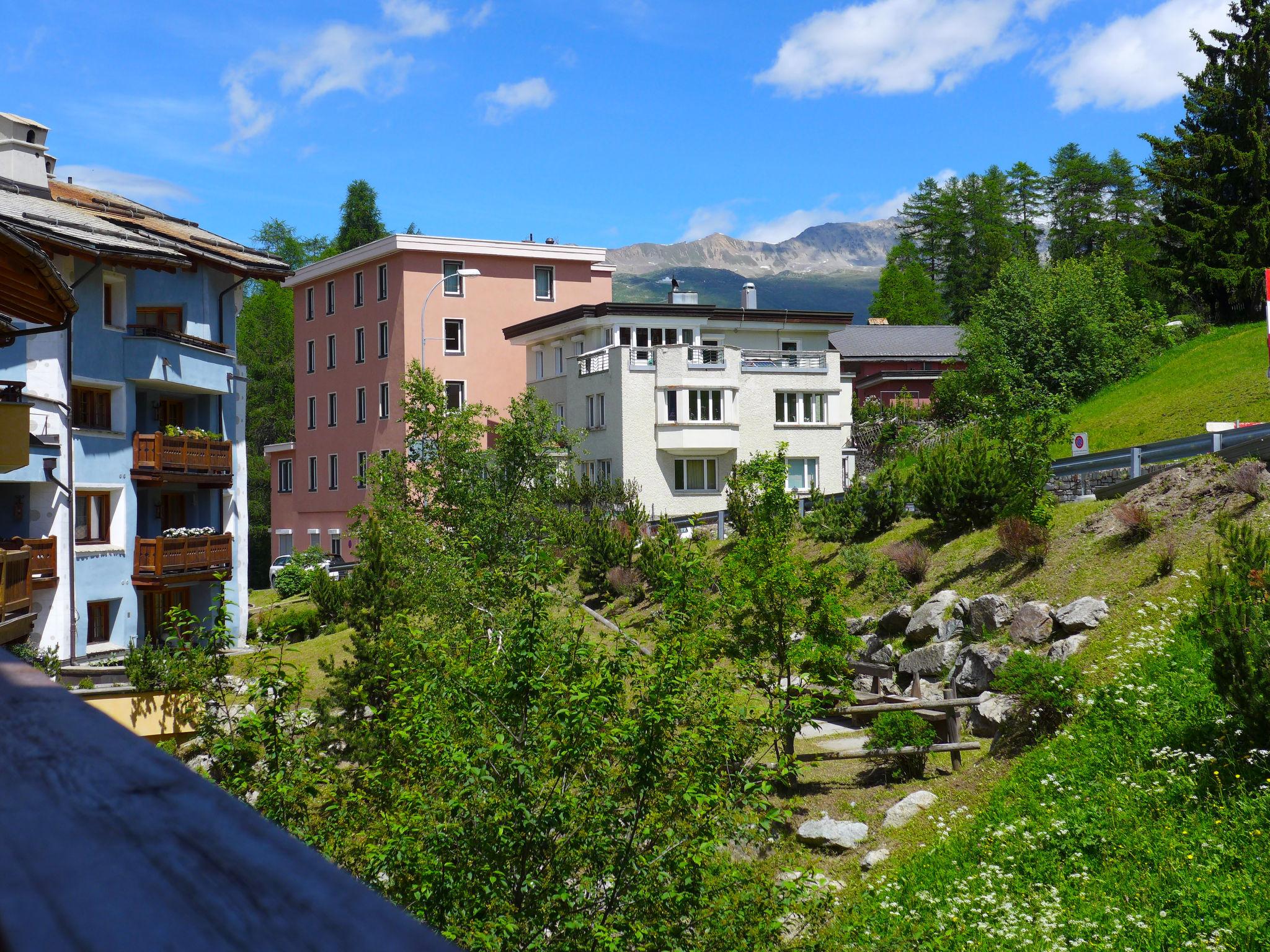 Foto 14 - Apartamento de 2 quartos em Sankt Moritz com vista para a montanha