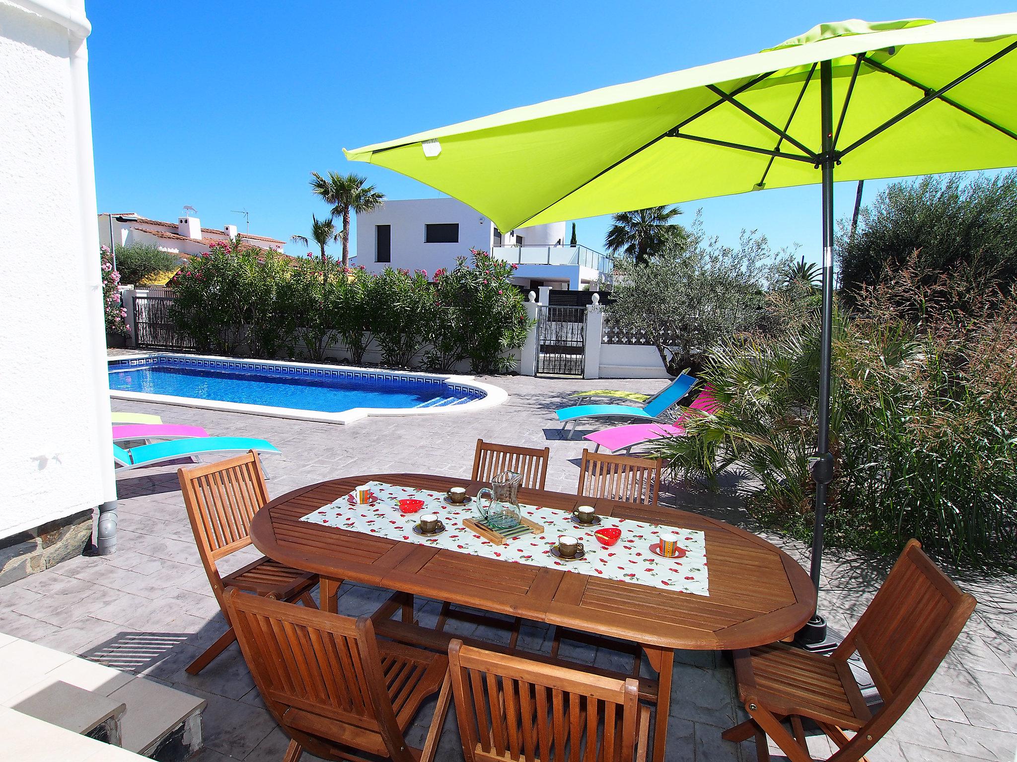 Foto 2 - Casa de 3 quartos em Castelló d'Empúries com piscina privada e vistas do mar