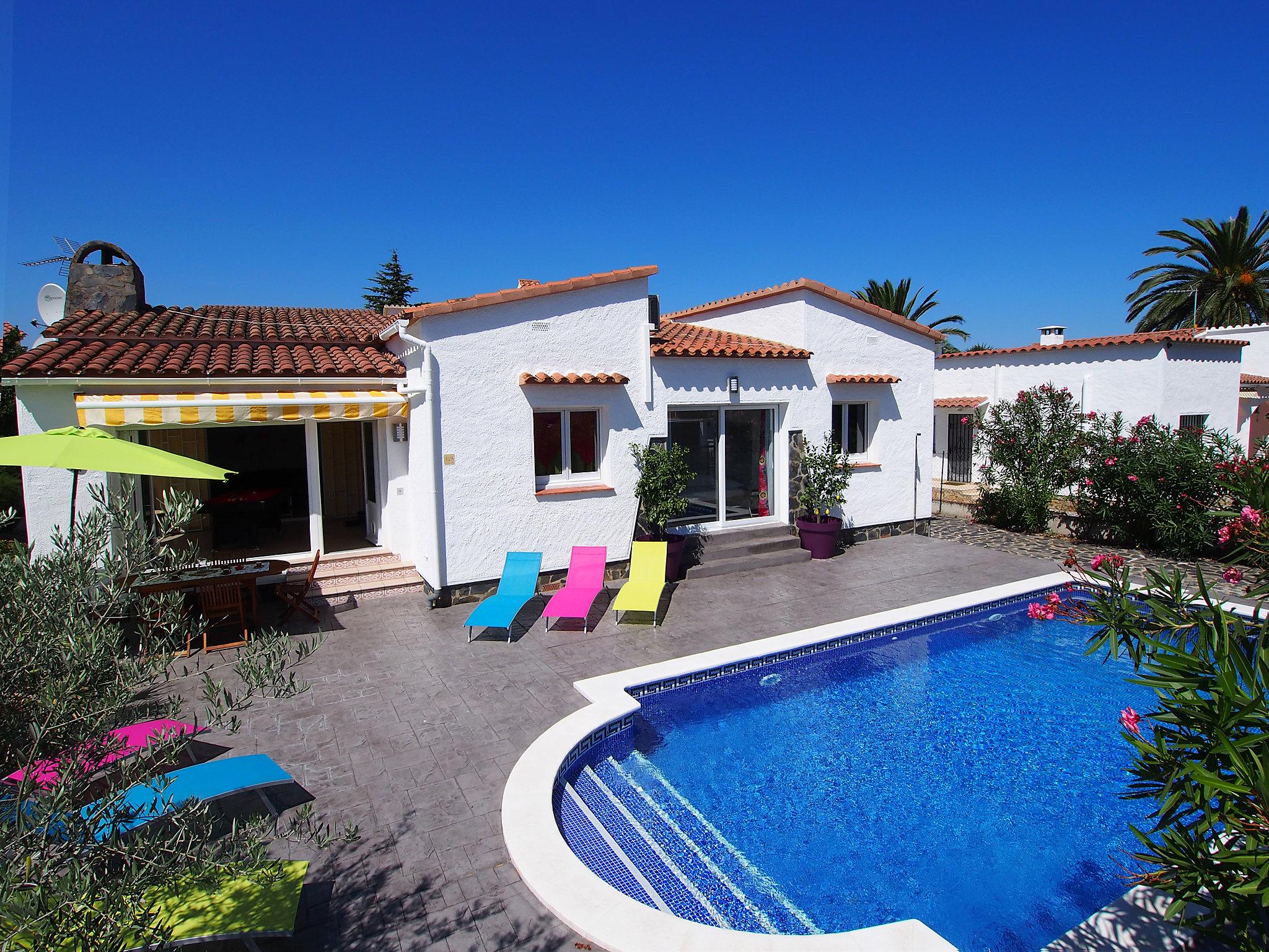 Foto 1 - Casa de 3 quartos em Castelló d'Empúries com piscina privada e vistas do mar