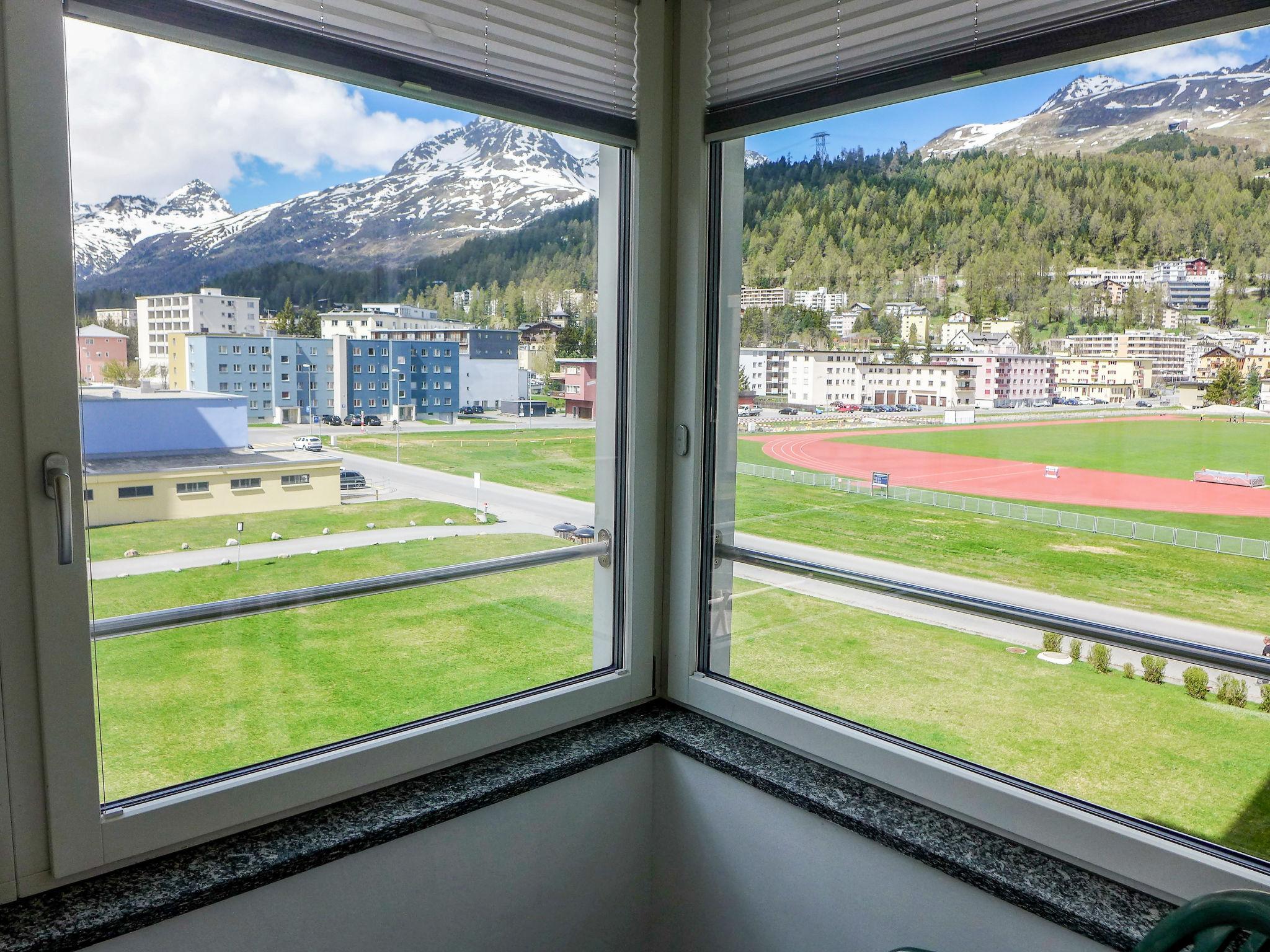 Foto 4 - Apartamento de 1 habitación en Sankt Moritz con vistas a la montaña