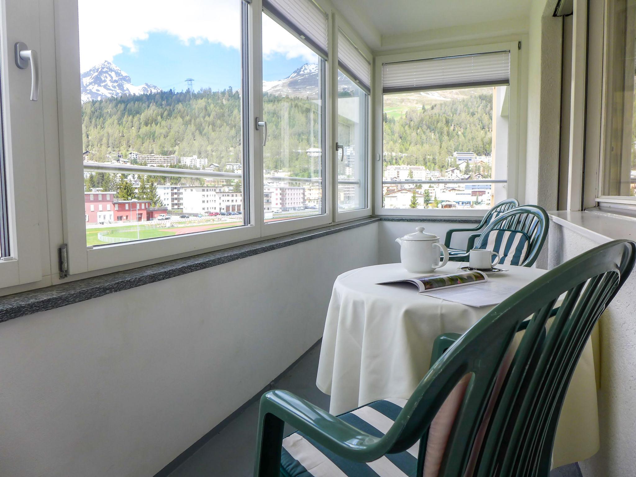 Foto 15 - Apartamento de 1 quarto em Sankt Moritz com vista para a montanha