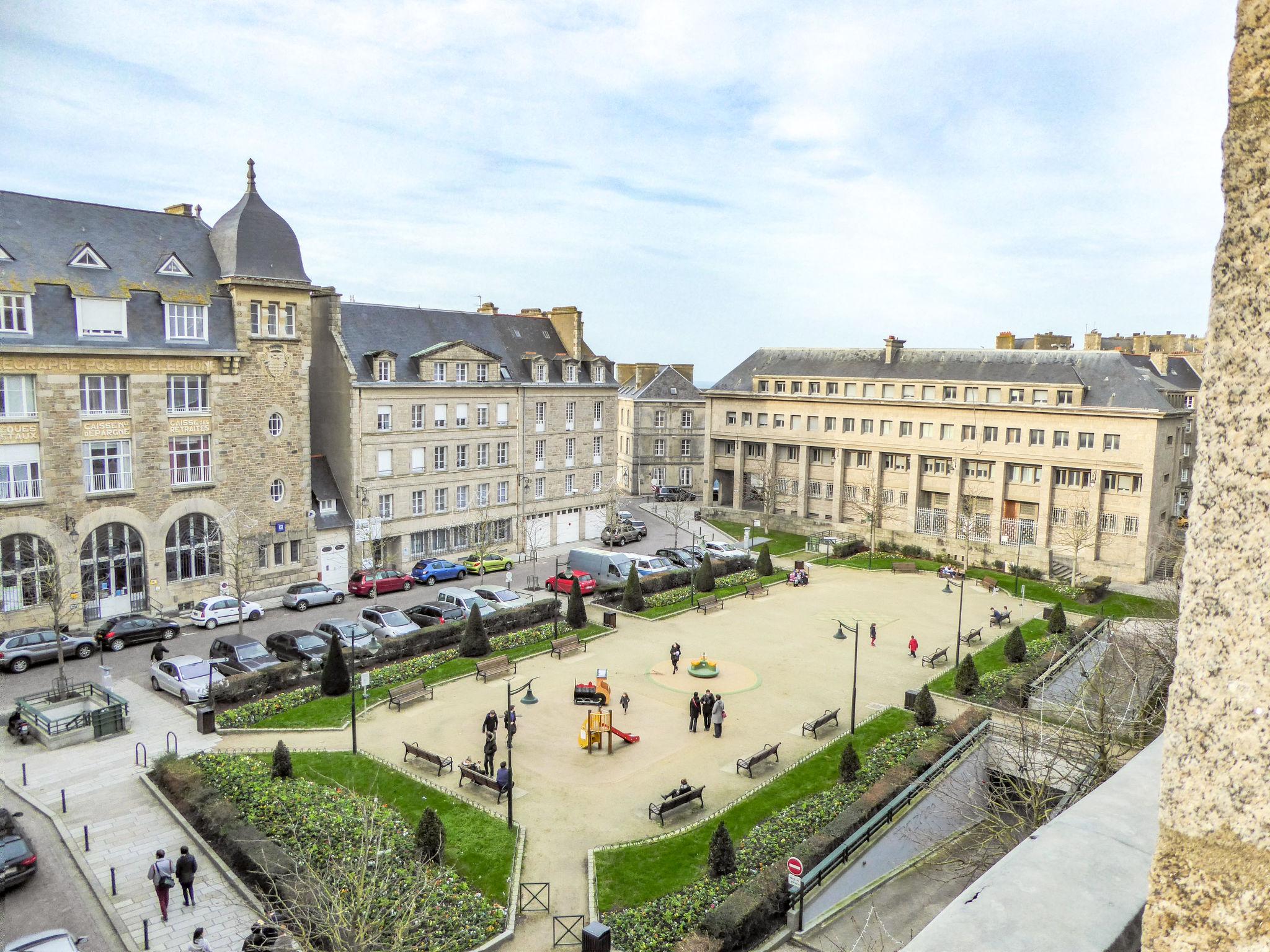 Foto 18 - Appartamento con 2 camere da letto a Saint-Malo con vista mare