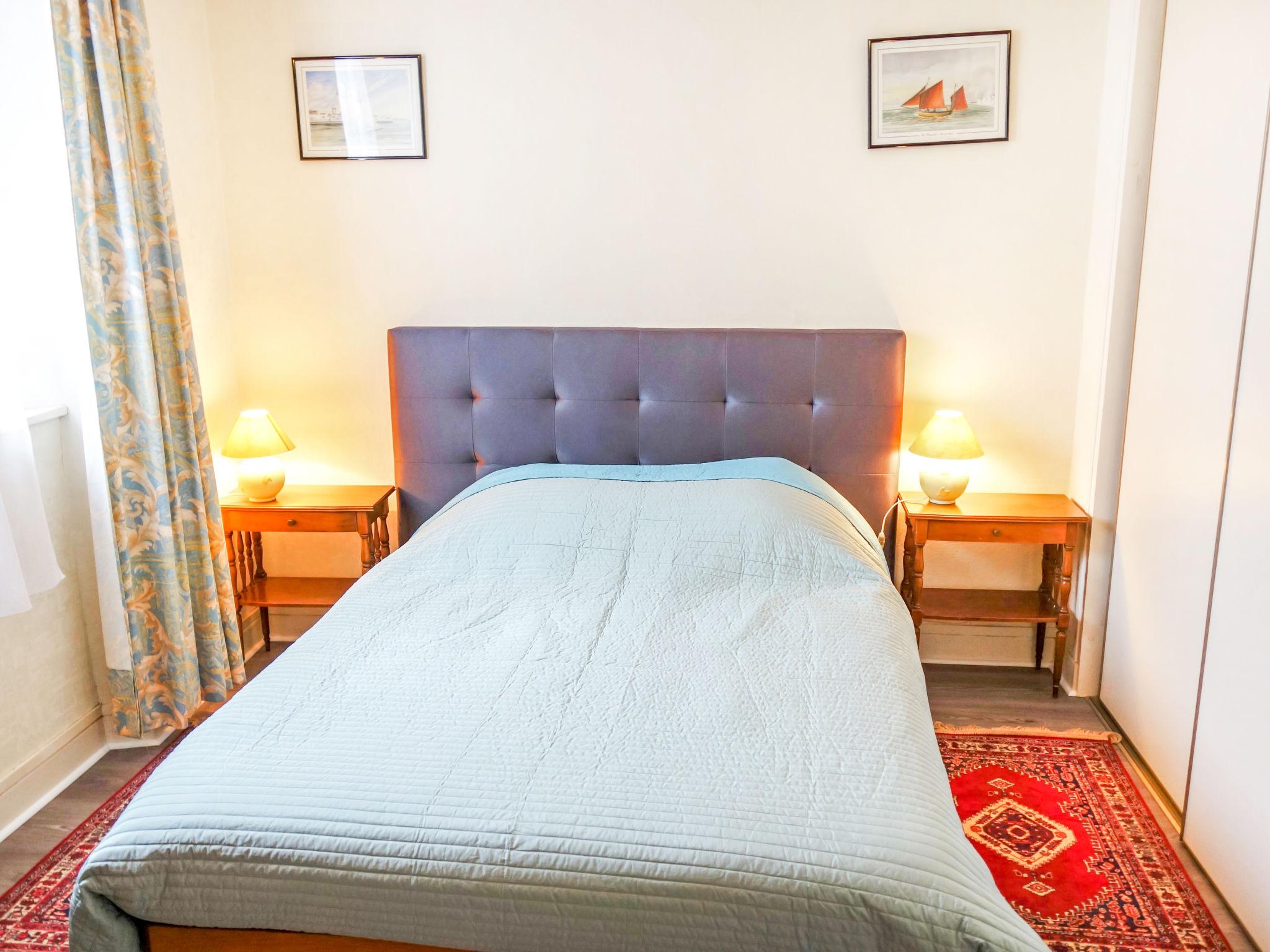Foto 9 - Appartamento con 2 camere da letto a Saint-Malo con vista mare