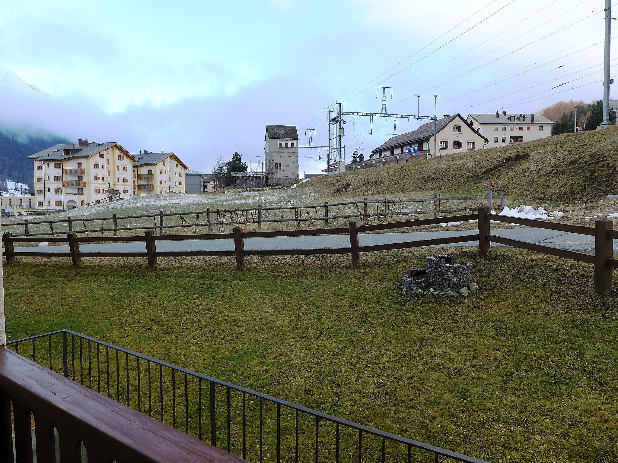 Foto 16 - Apartamento de 2 habitaciones en Zuoz con jardín y vistas a la montaña