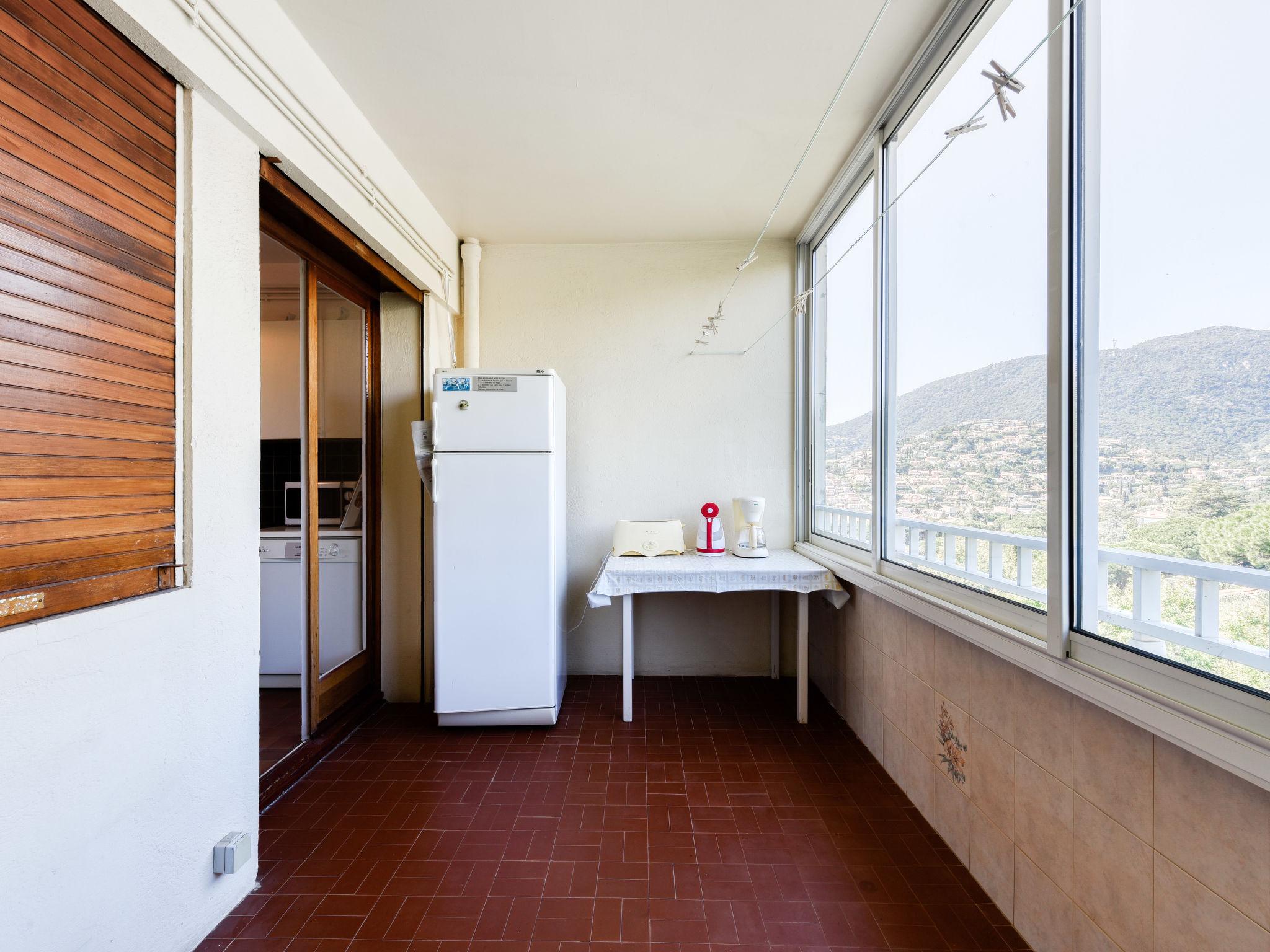 Photo 12 - Appartement de 2 chambres à Cavalaire-sur-Mer avec terrasse et vues à la mer