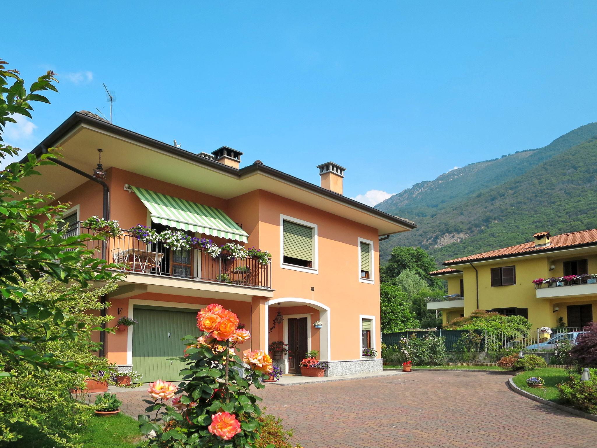 Photo 2 - 1 bedroom Apartment in Mergozzo with garden and terrace