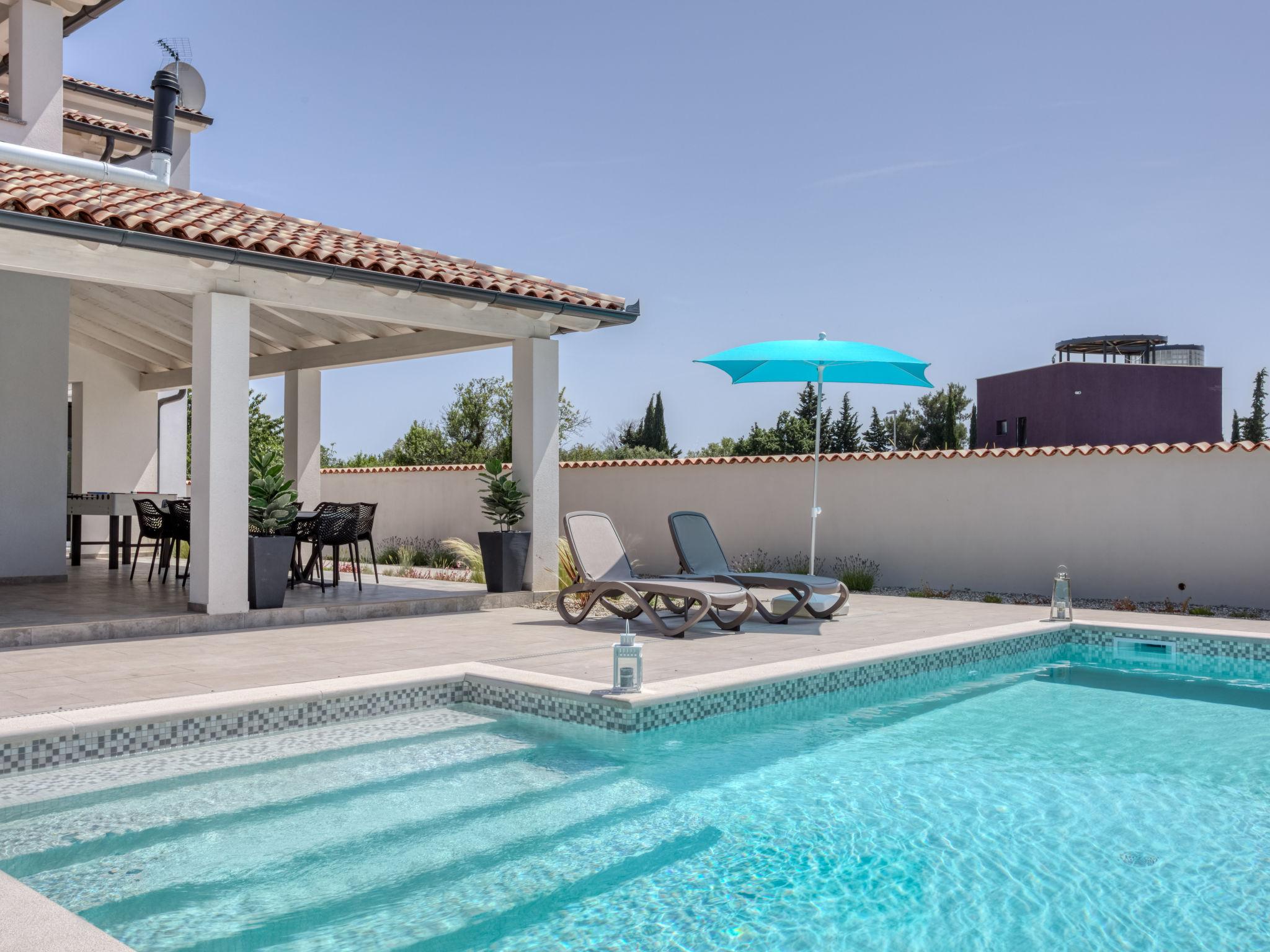 Photo 1 - Maison de 4 chambres à Medulin avec piscine privée et jardin