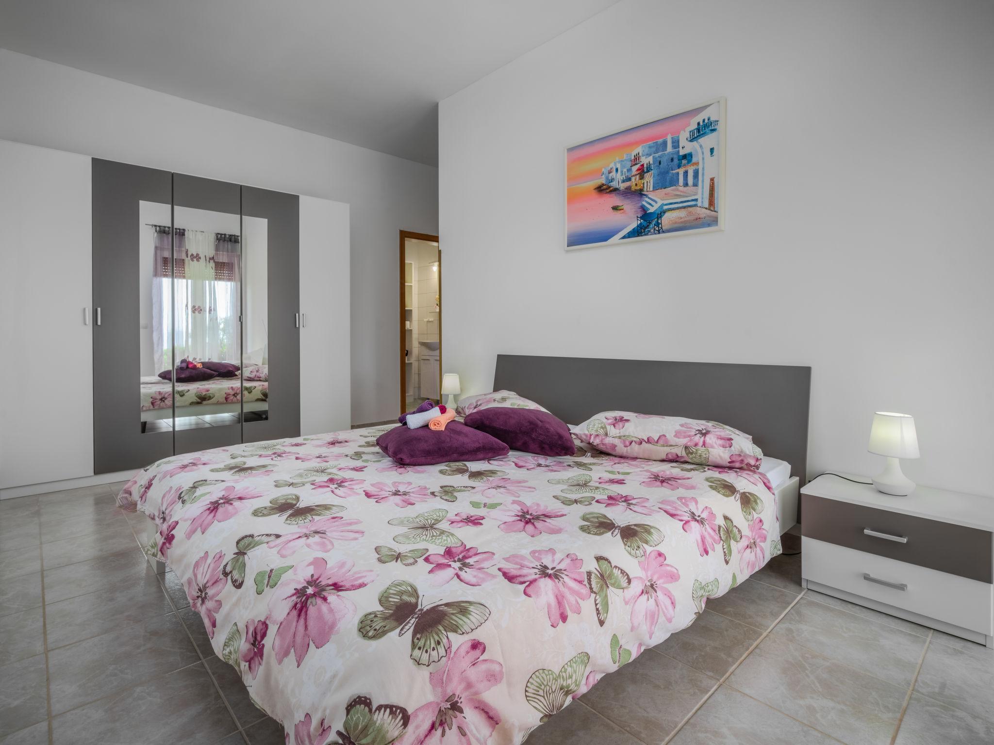 Foto 20 - Appartamento con 2 camere da letto a Labin con piscina privata e vista mare