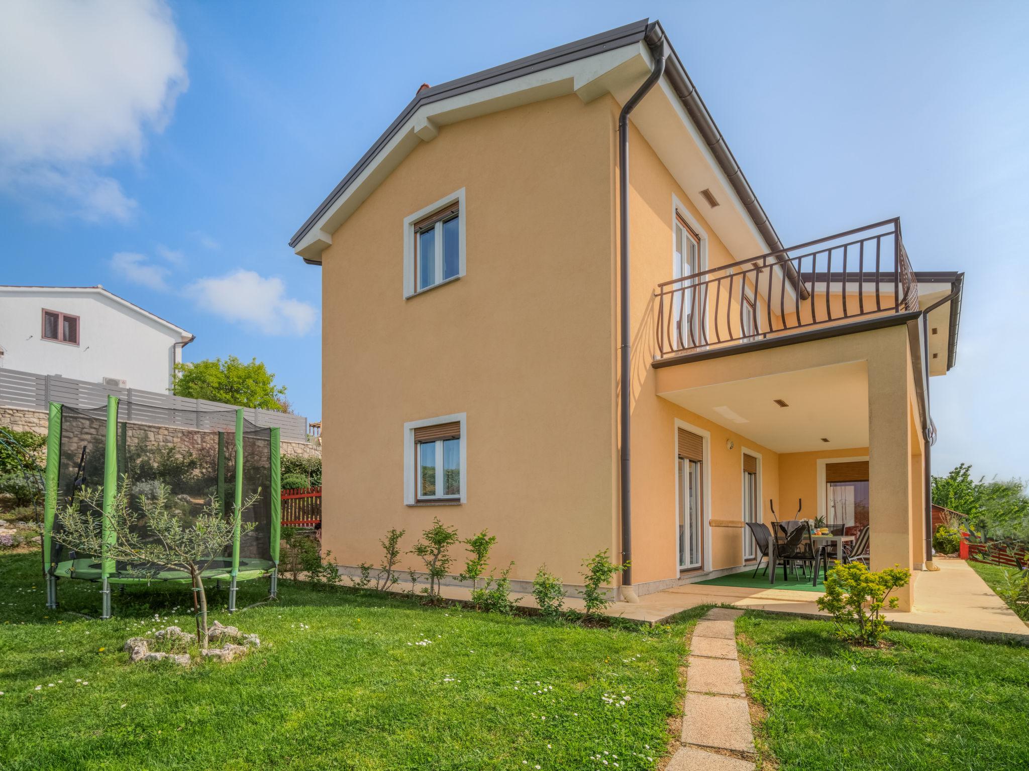 Foto 16 - Appartamento con 2 camere da letto a Labin con piscina privata e giardino