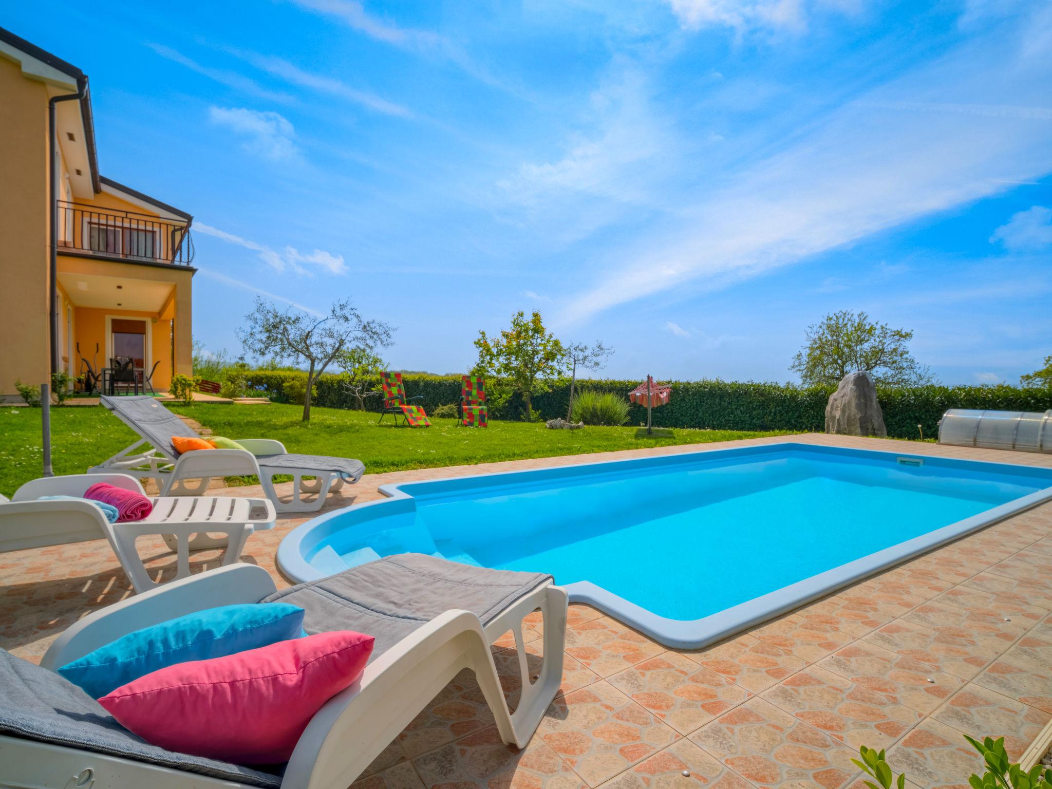 Photo 1 - Appartement de 2 chambres à Labin avec piscine privée et jardin