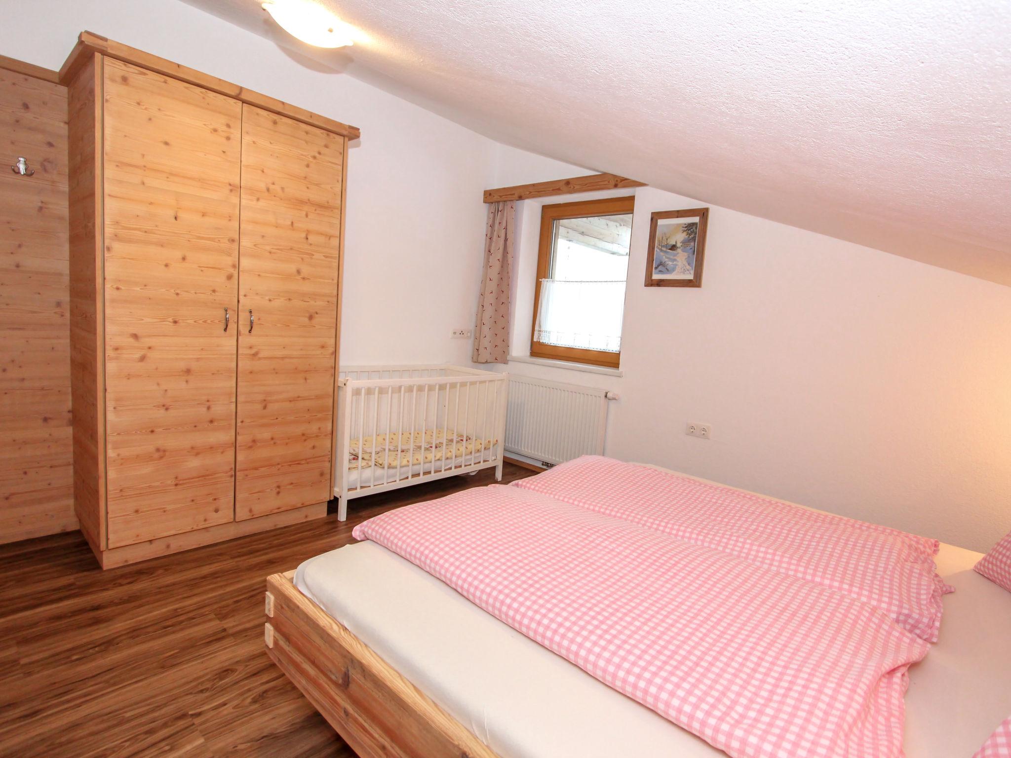 Foto 11 - Appartamento con 3 camere da letto a Aschau im Zillertal con vista sulle montagne