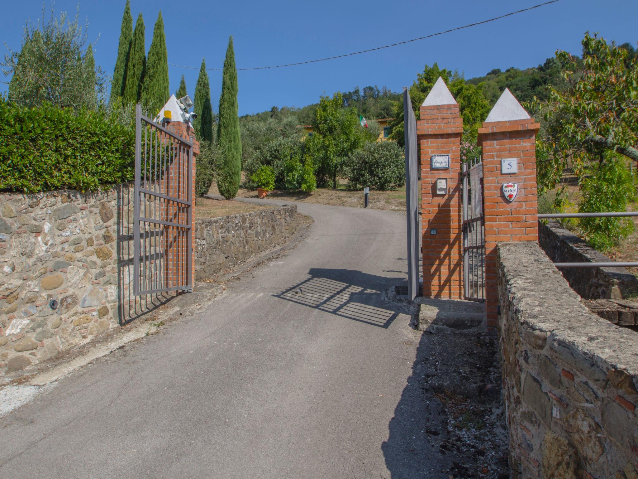 Foto 33 - Casa de 1 quarto em Pescia com piscina privada e jardim