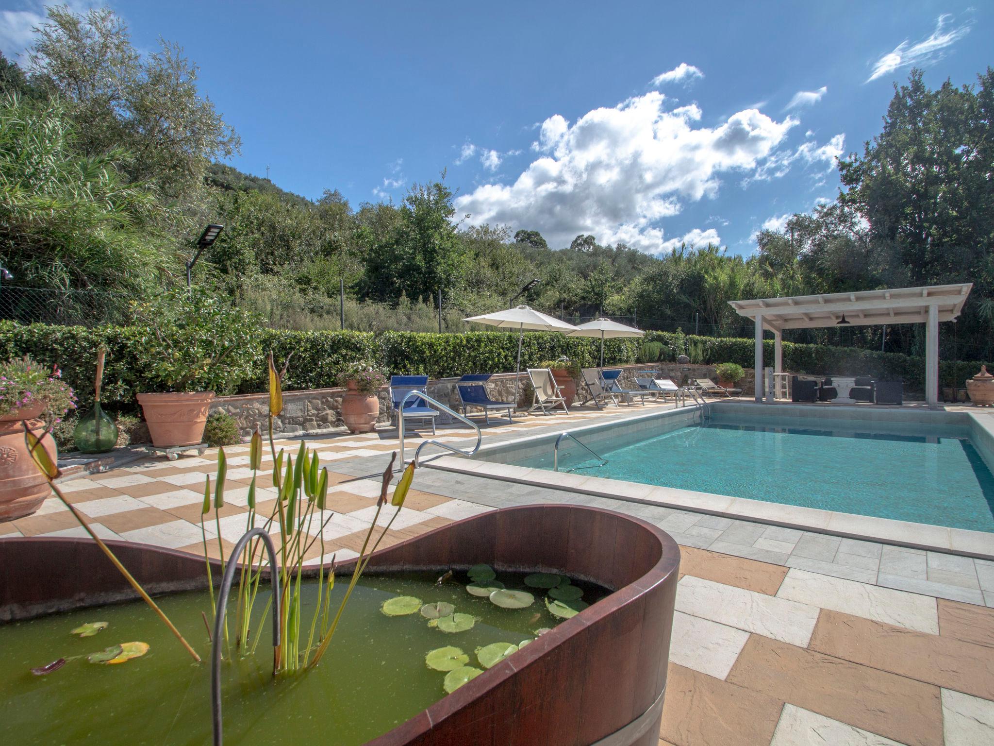 Photo 16 - Maison de 1 chambre à Pescia avec piscine privée et jardin