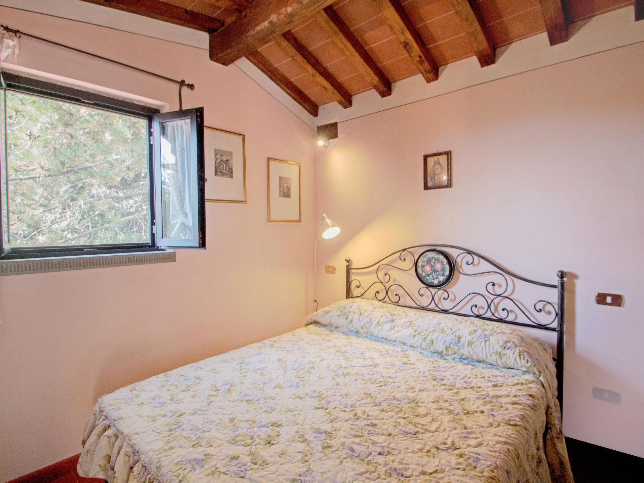 Foto 11 - Haus mit 1 Schlafzimmer in Pescia mit privater pool und garten