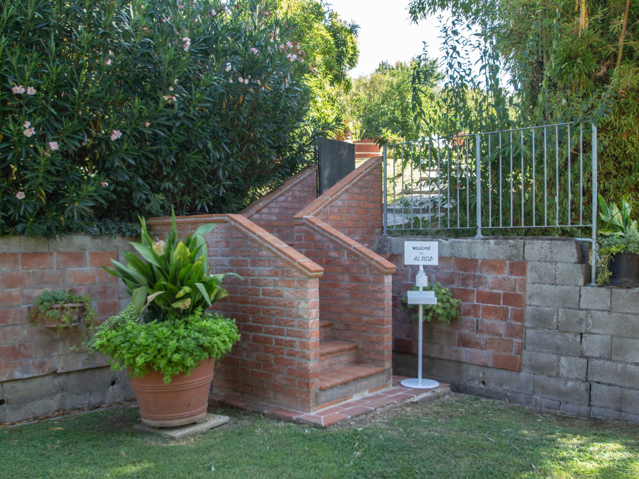 Foto 25 - Casa de 1 quarto em Pescia com piscina privada e jardim