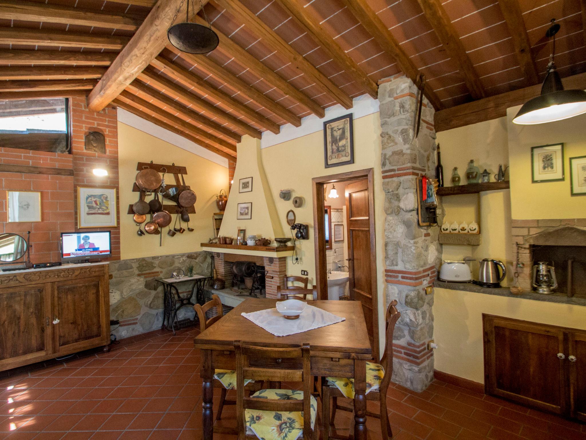 Photo 14 - 1 bedroom House in Pescia with private pool and garden