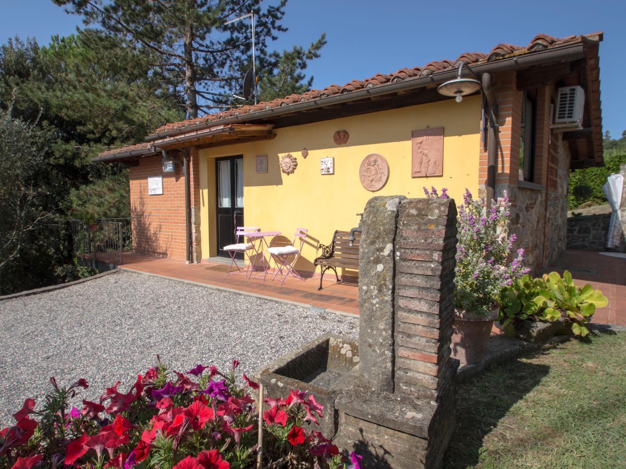 Foto 6 - Casa de 1 habitación en Pescia con piscina privada y jardín