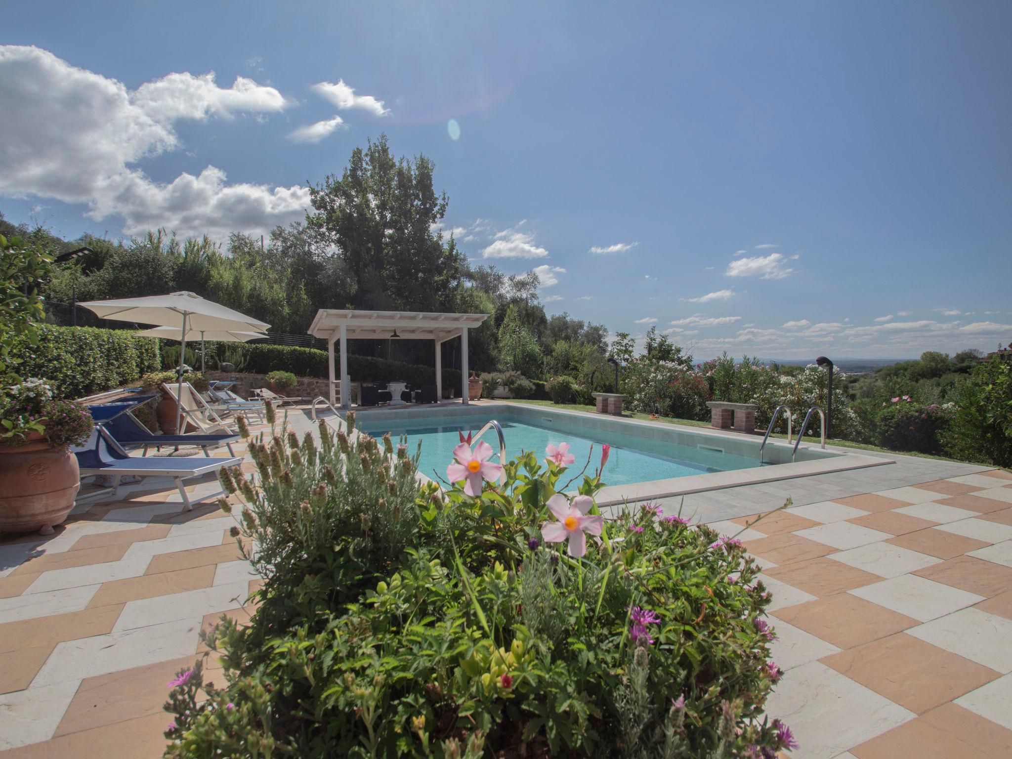 Photo 21 - Maison de 1 chambre à Pescia avec piscine privée et jardin