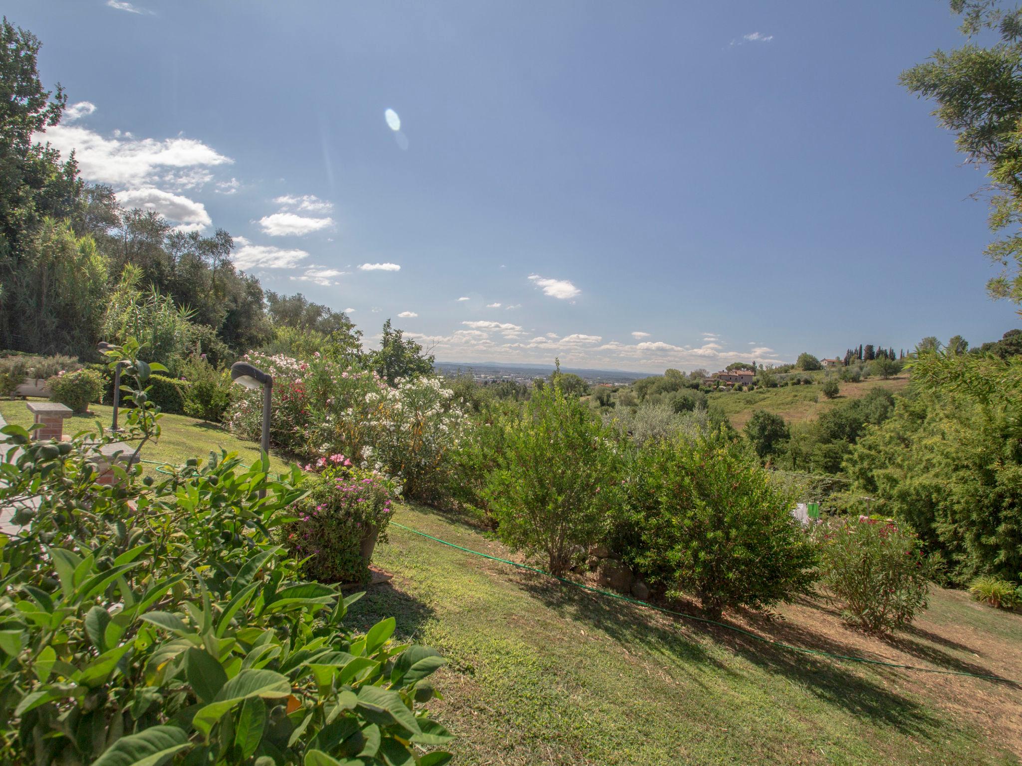 Foto 4 - Casa de 1 quarto em Pescia com piscina privada e jardim