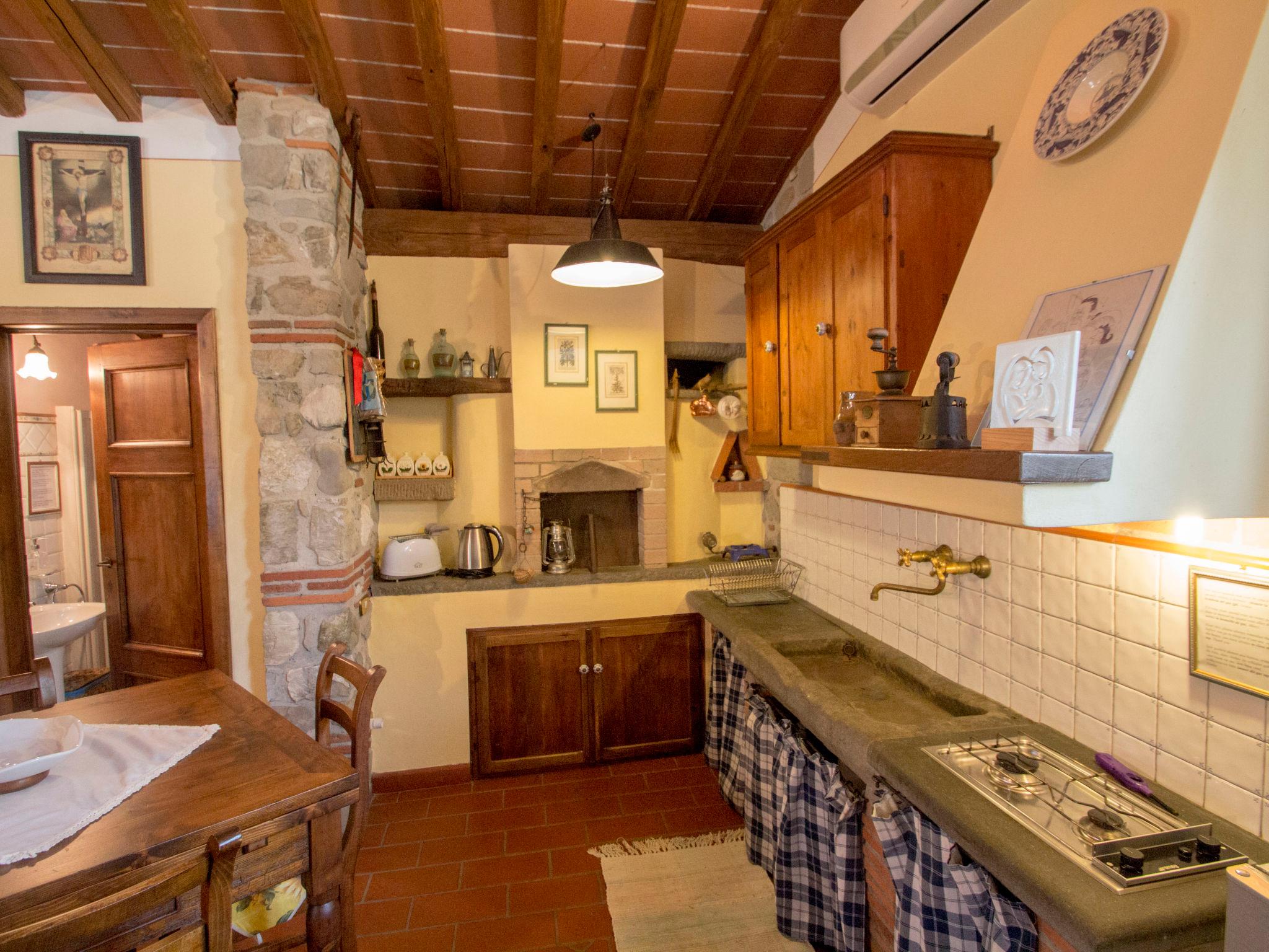 Photo 10 - 1 bedroom House in Pescia with private pool and garden