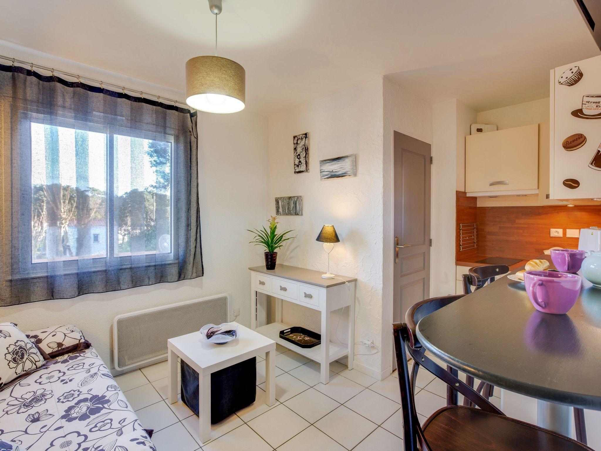 Photo 5 - Apartment in Saint-Palais-sur-Mer with sea view