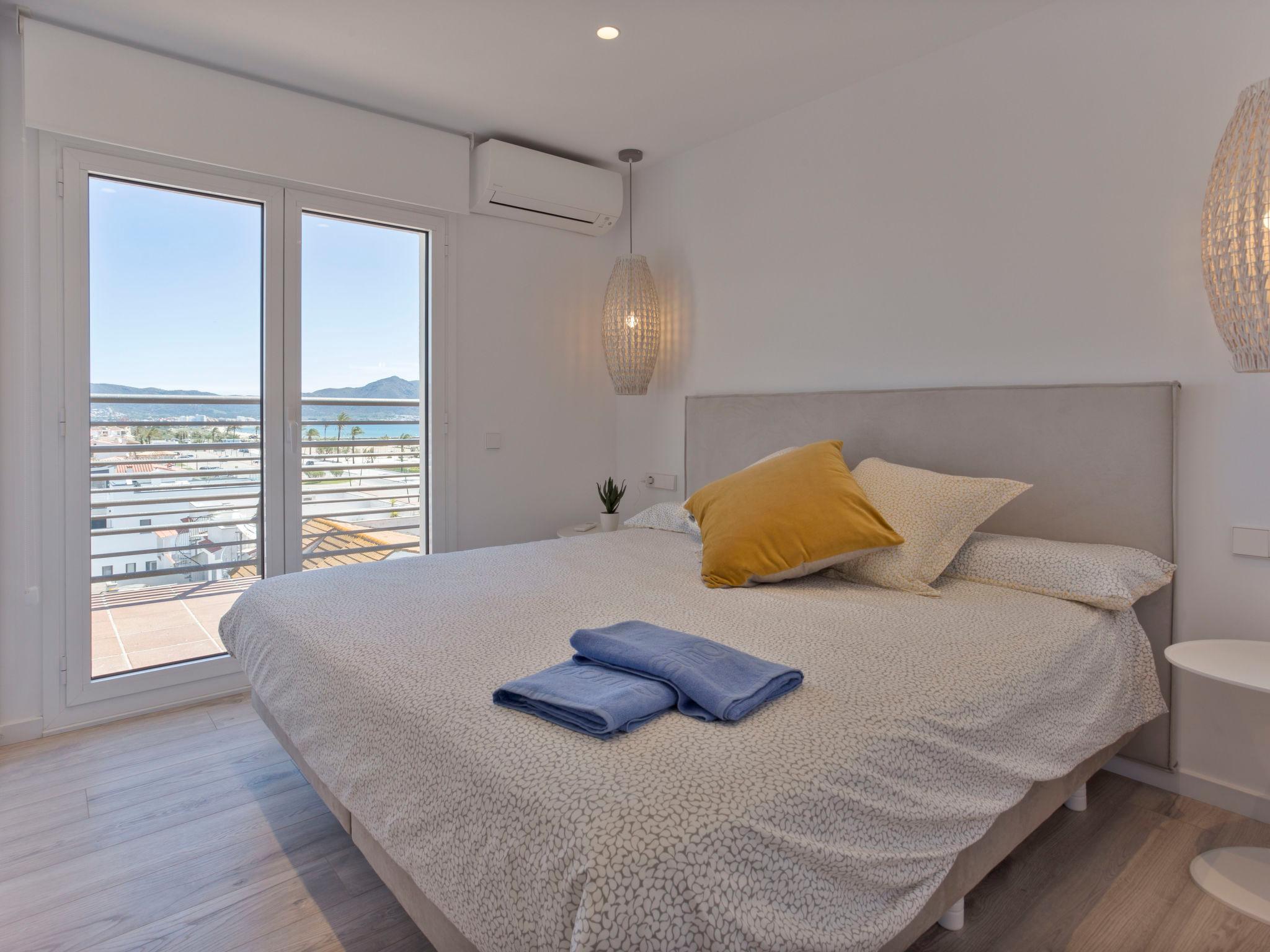 Foto 4 - Apartamento de 2 habitaciones en Castelló d'Empúries con jardín y terraza