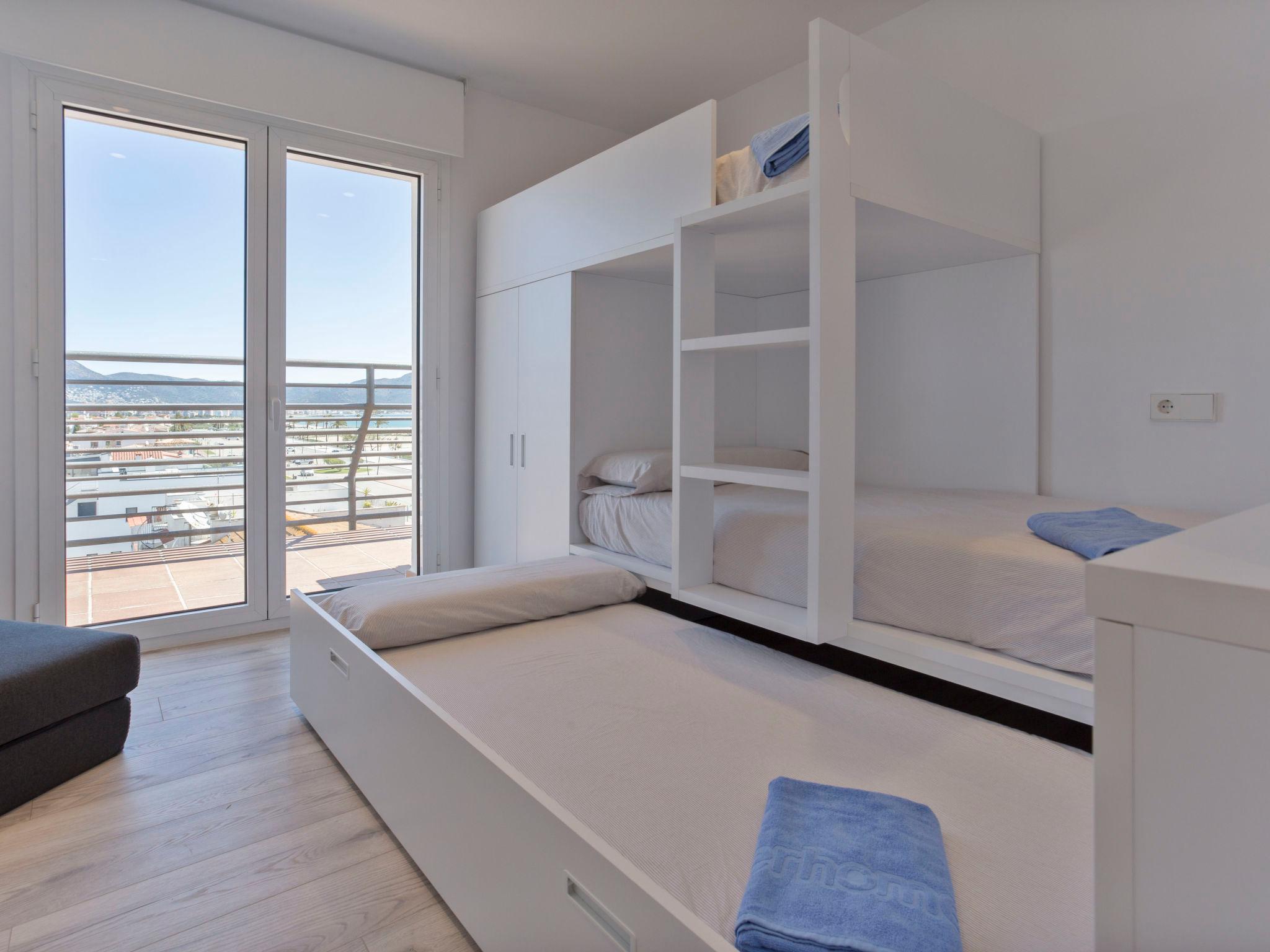 Foto 14 - Apartamento de 2 habitaciones en Castelló d'Empúries con jardín y vistas al mar