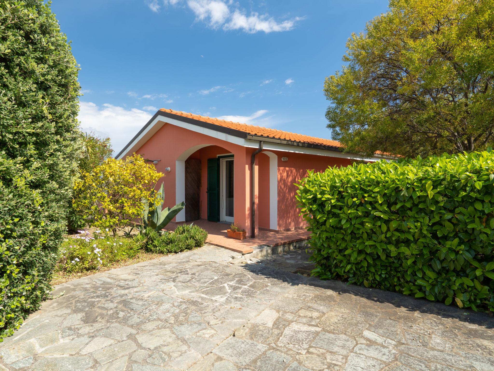 Photo 4 - Maison de 4 chambres à Imperia avec jardin et vues à la mer