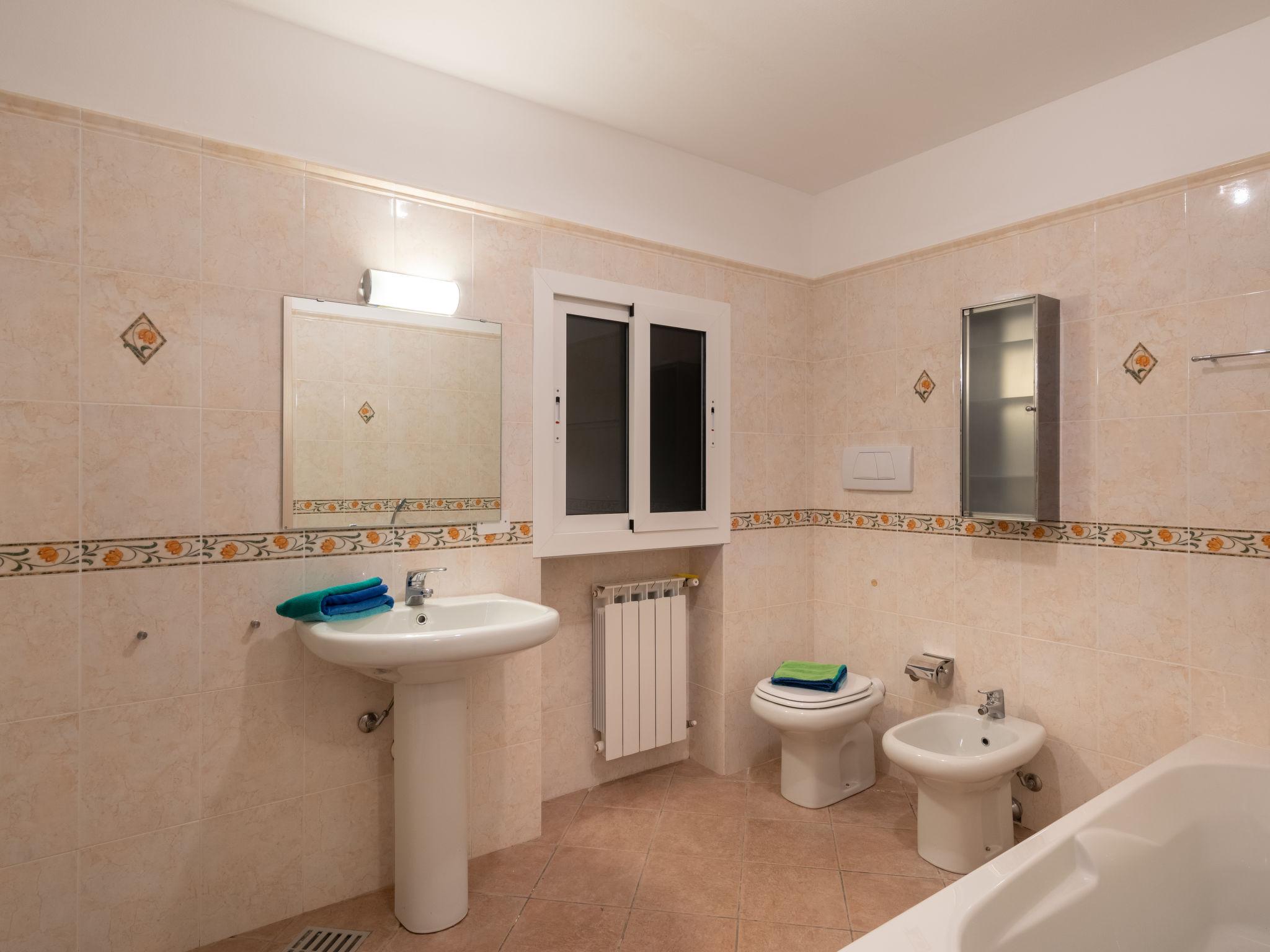 Photo 17 - 4 bedroom House in Imperia with garden and sea view