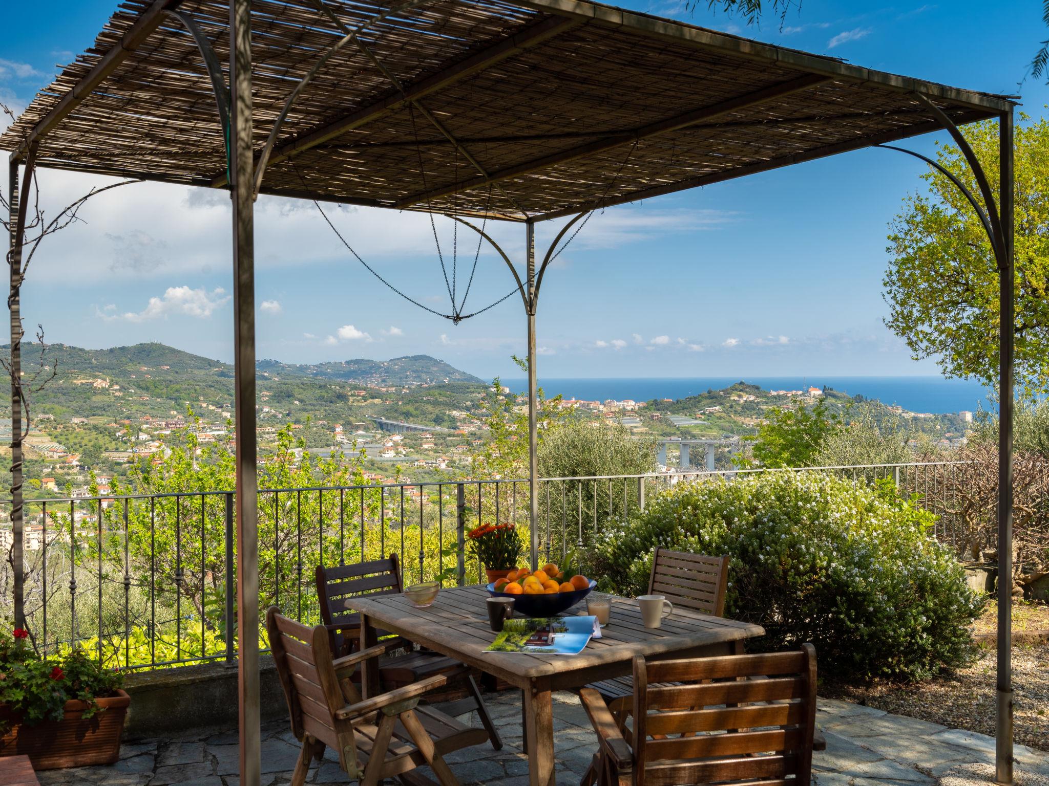 Photo 2 - 4 bedroom House in Imperia with garden and sea view