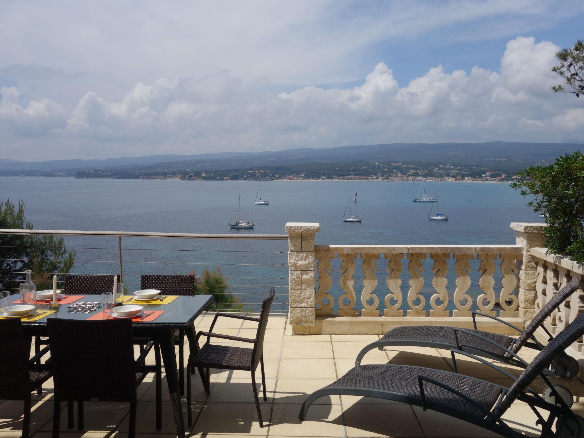 Photo 18 - Appartement de 2 chambres à Saint-Cyr-sur-Mer avec terrasse et vues à la mer