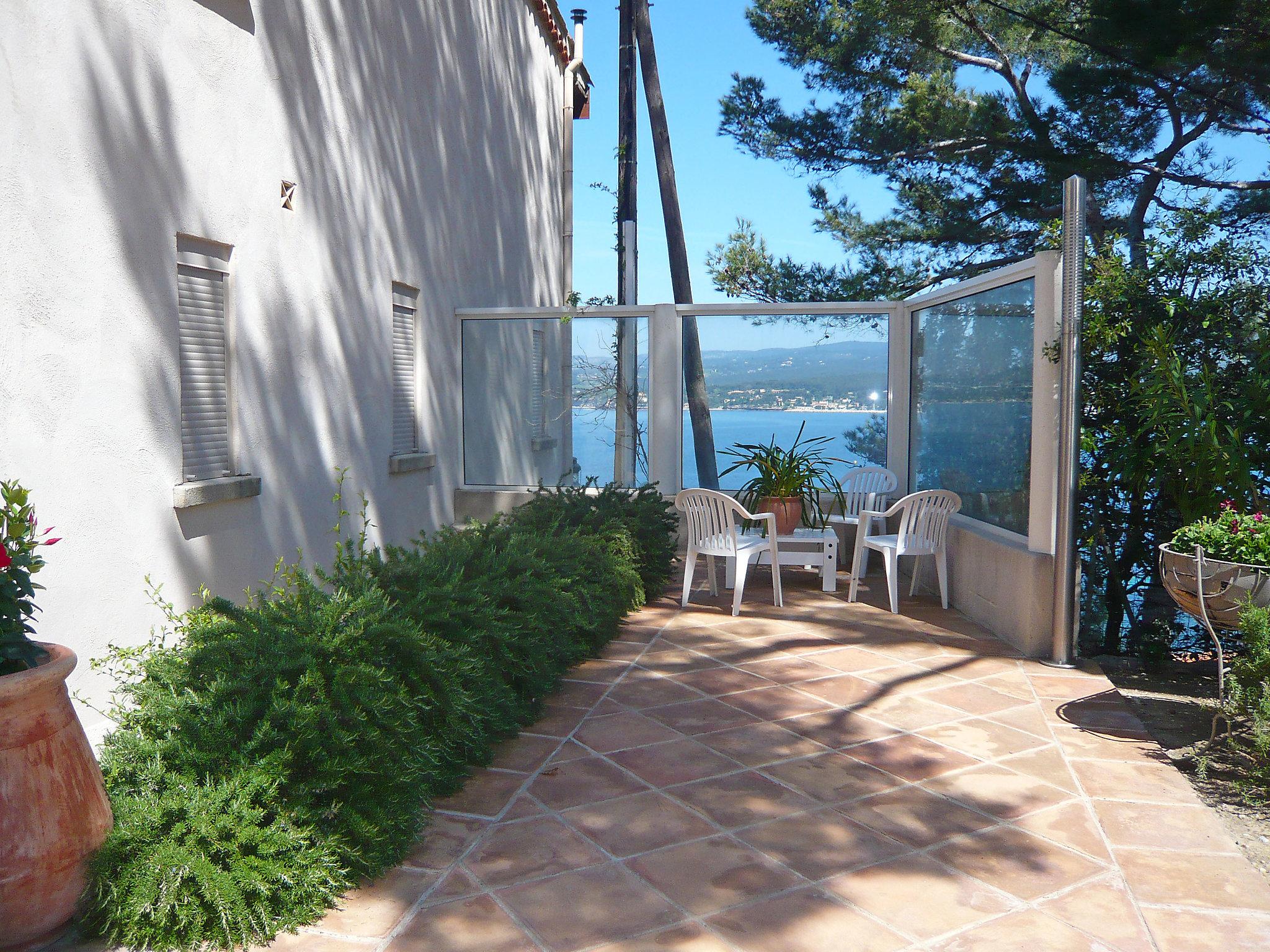 Foto 20 - Apartamento de 2 quartos em Saint-Cyr-sur-Mer com jardim e terraço