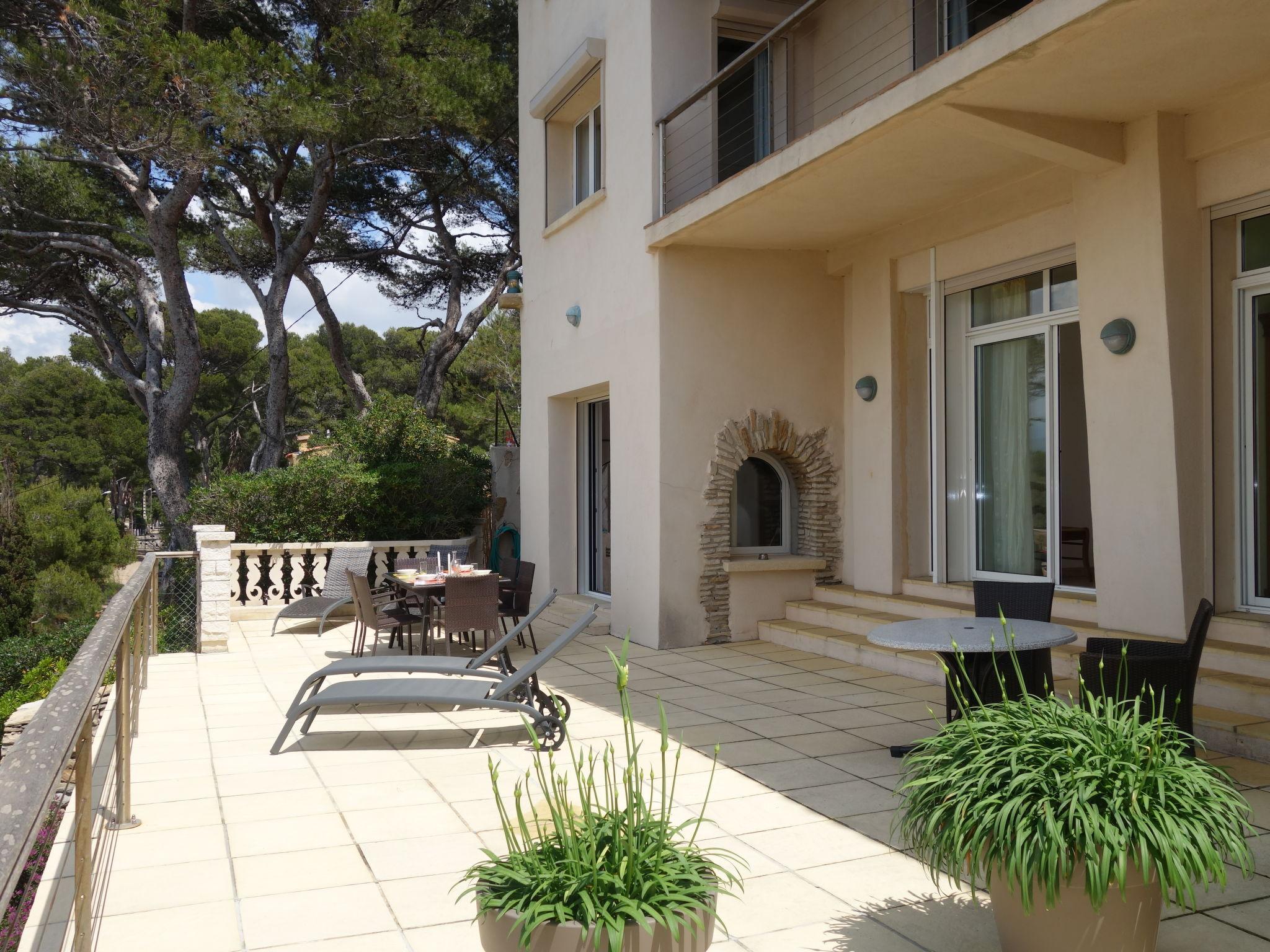 Foto 19 - Appartamento con 2 camere da letto a Saint-Cyr-sur-Mer con giardino e terrazza